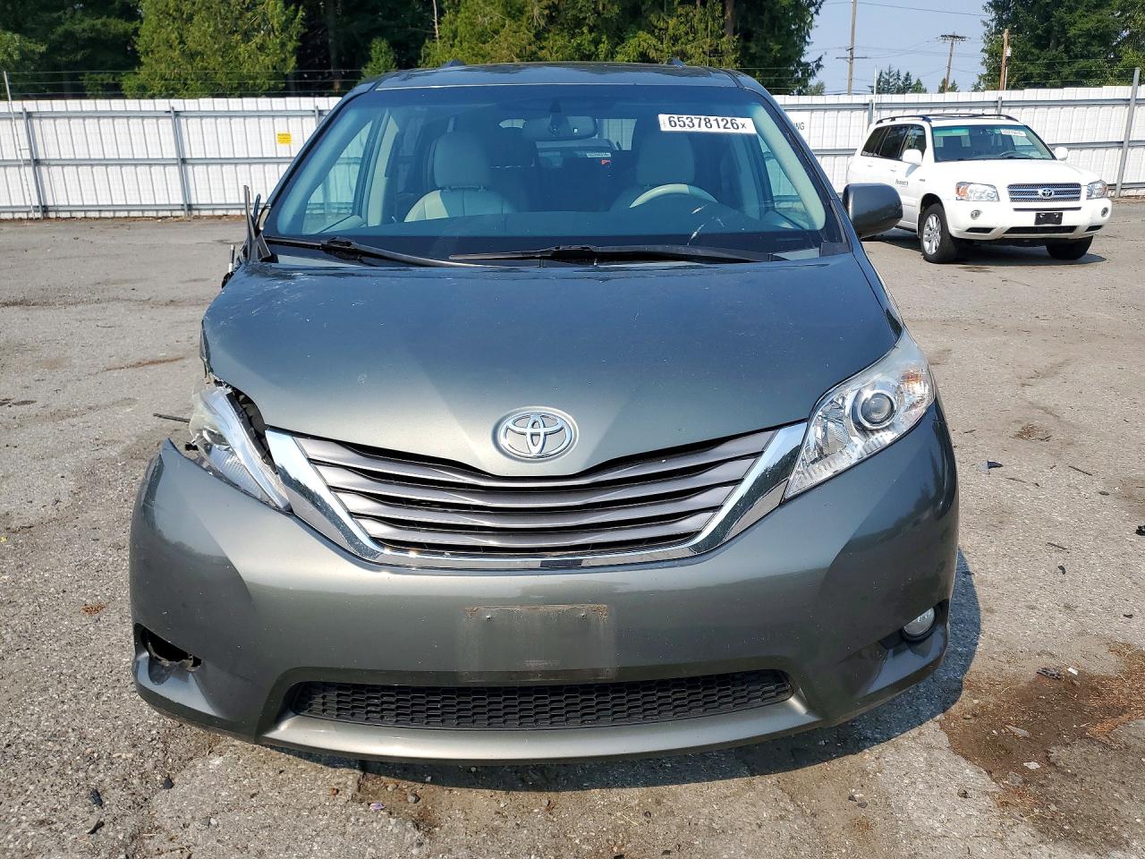2013 Toyota Sienna Xle 8-passenger Green vin: 5TDYK3DC5DS300154