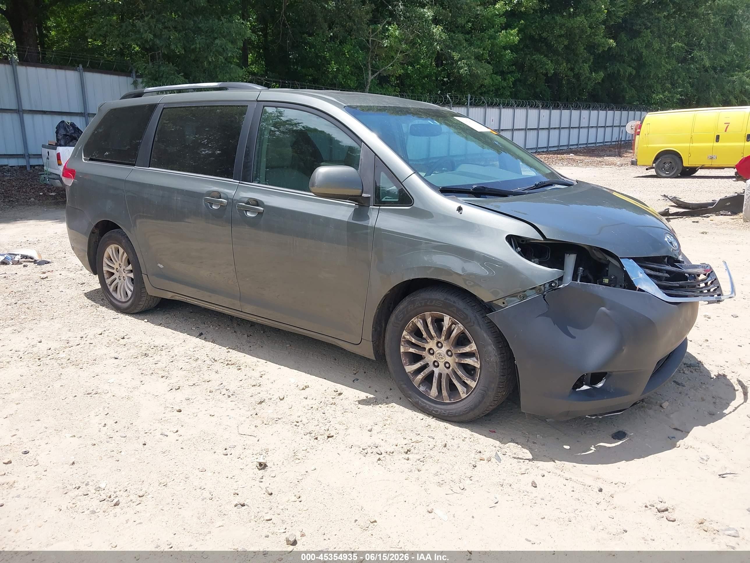 2013 Toyota Sienna Xle V6 8 Passenger Серый vin: 5TDYK3DC5DS302213