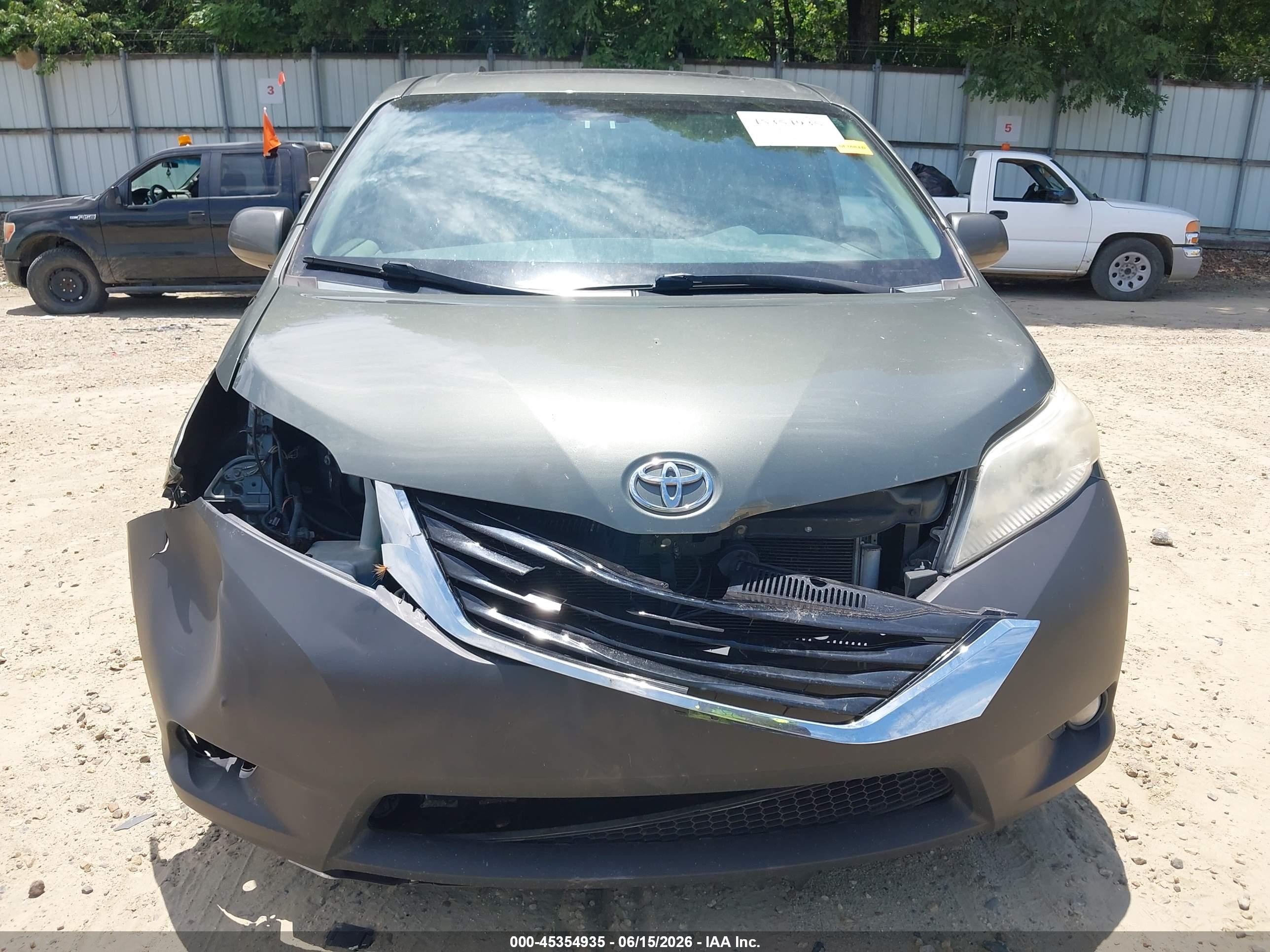 2013 Toyota Sienna Xle V6 8 Passenger Gray vin: 5TDYK3DC5DS302213
