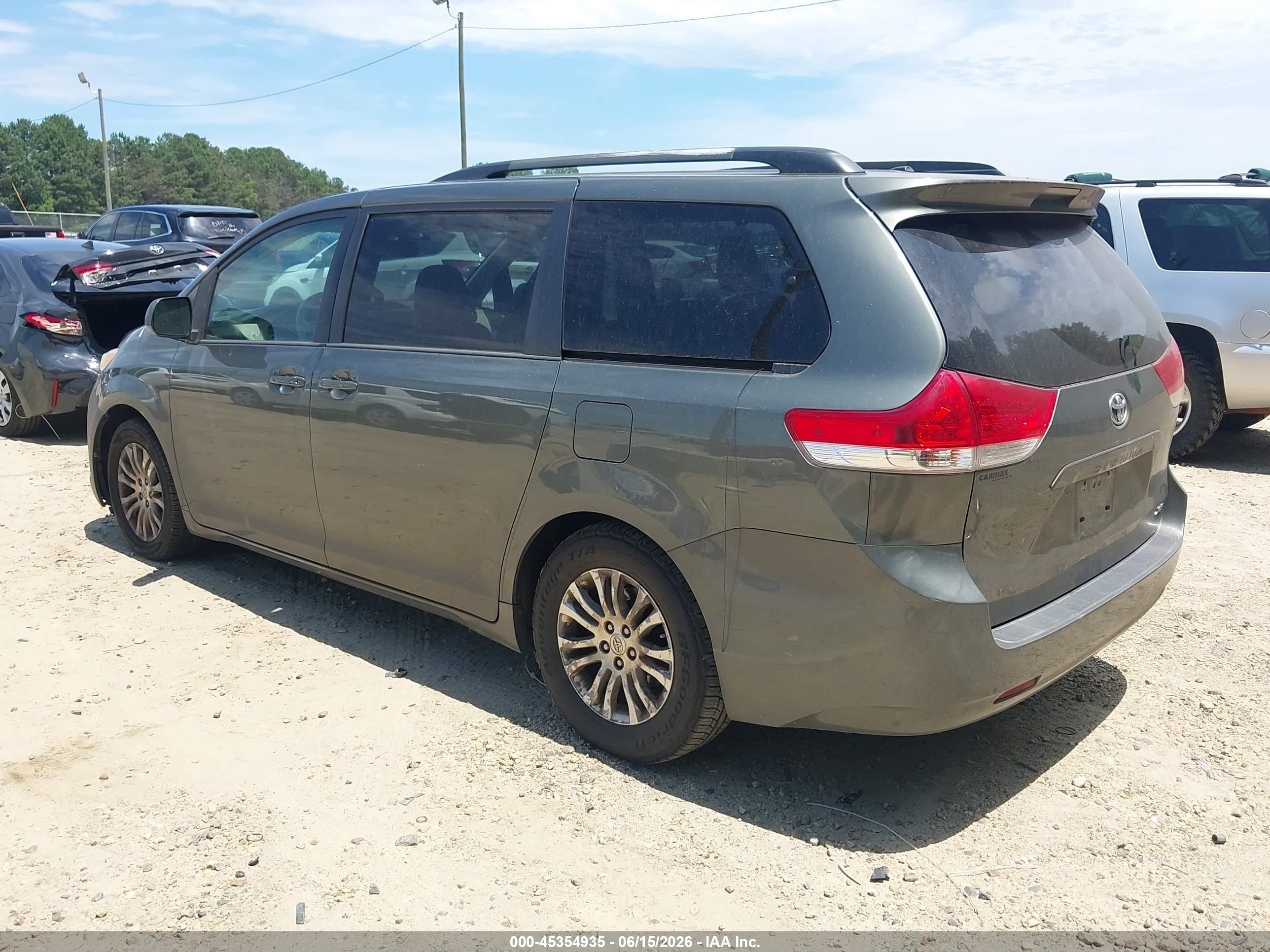 2013 Toyota Sienna Xle V6 8 Passenger Gray vin: 5TDYK3DC5DS302213