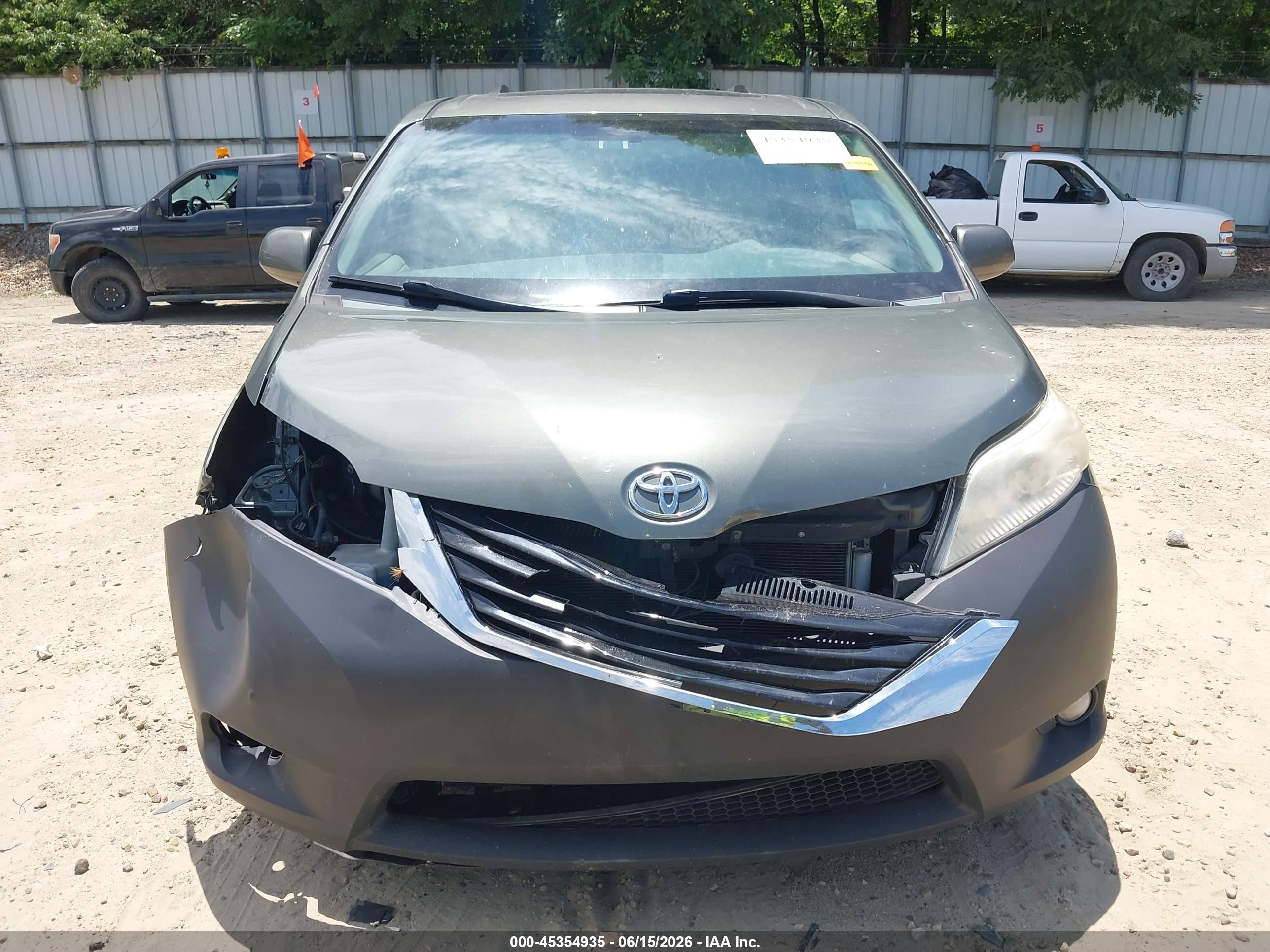 2013 Toyota Sienna Xle V6 8 Passenger Gray vin: 5TDYK3DC5DS302213