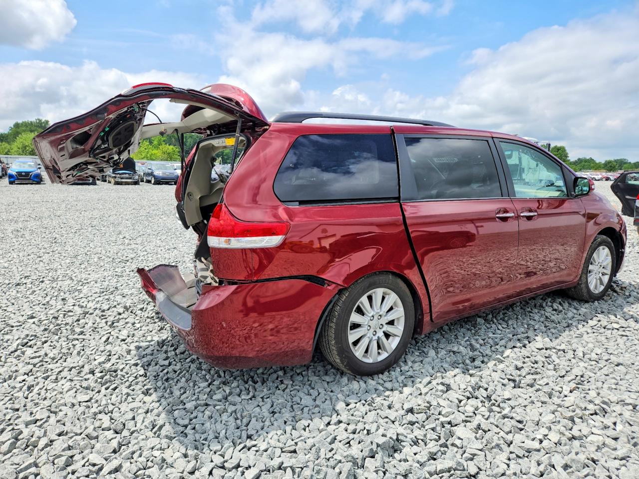 2013 Toyota Sienna Limited 7-passenger Red vin: 5TDYK3DC5DS312921
