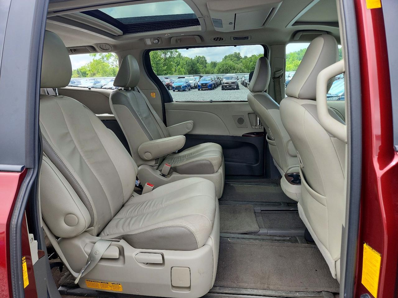 2013 Toyota Sienna Limited 7-passenger Red vin: 5TDYK3DC5DS312921
