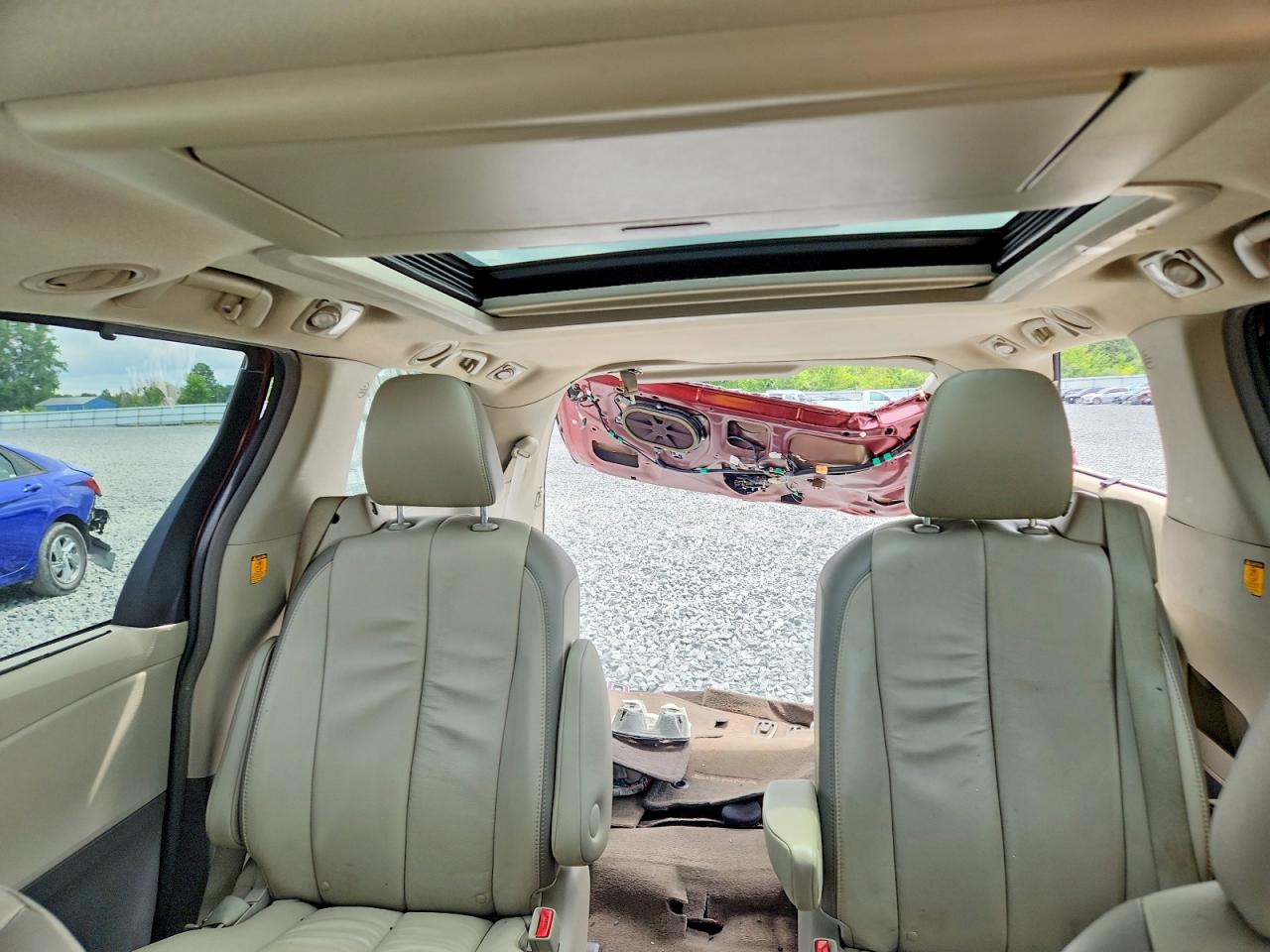 2013 Toyota Sienna Limited 7-passenger Red vin: 5TDYK3DC5DS312921