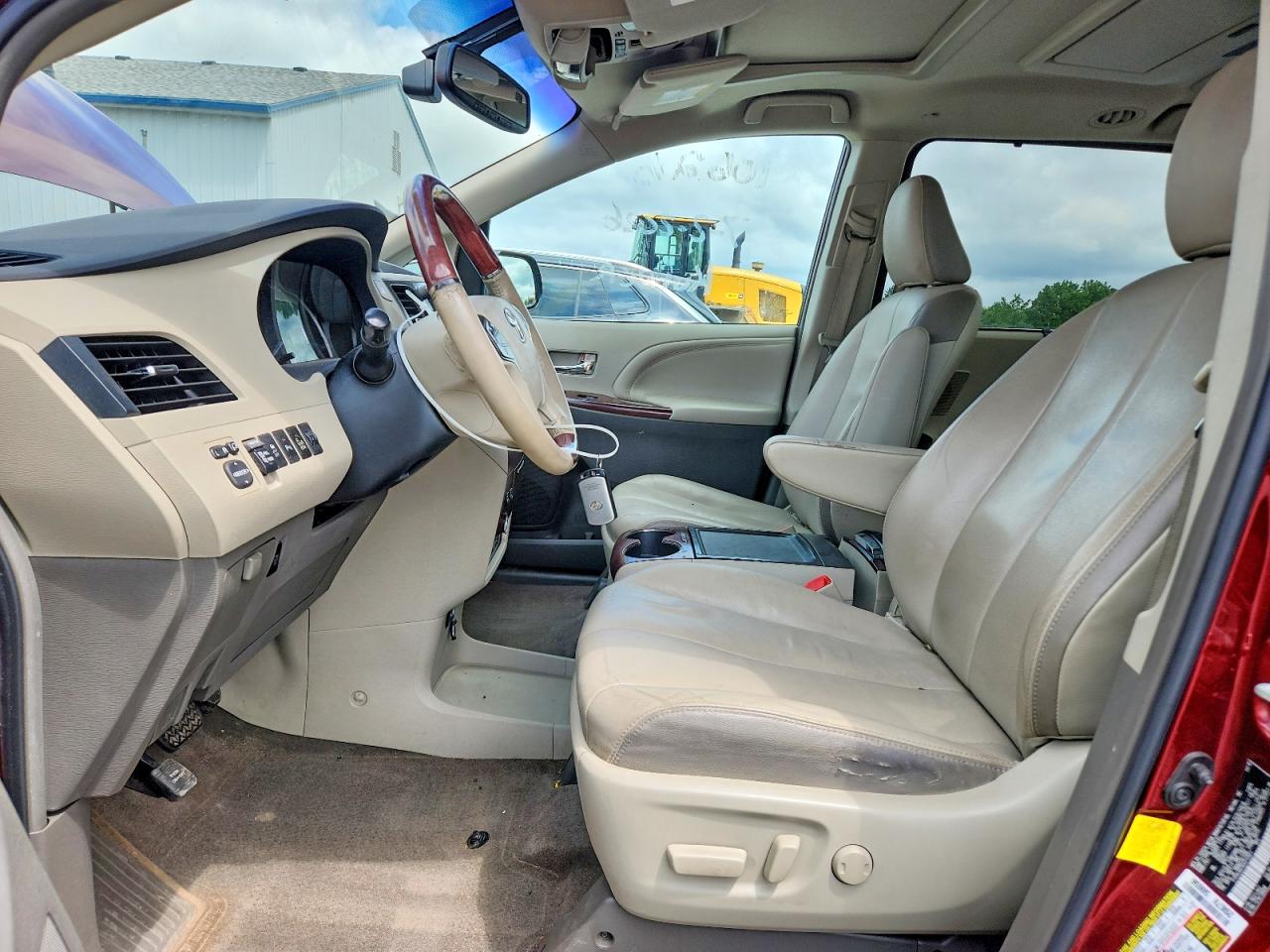 2013 Toyota Sienna Limited 7-passenger Red vin: 5TDYK3DC5DS312921