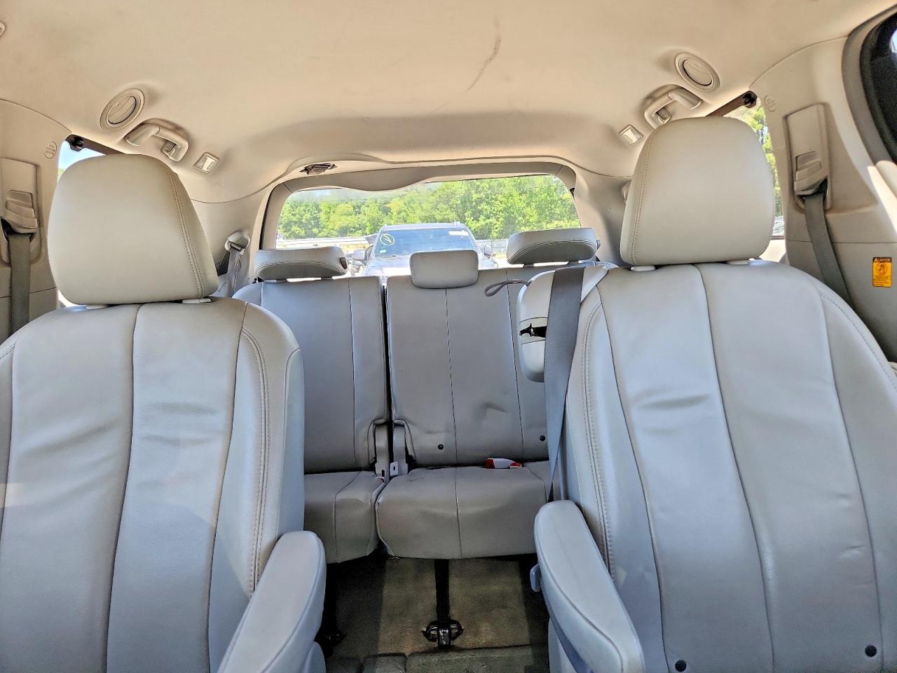 2013 Toyota Sienna Xle 8-passenger Black vin: 5TDYK3DC5DS316502
