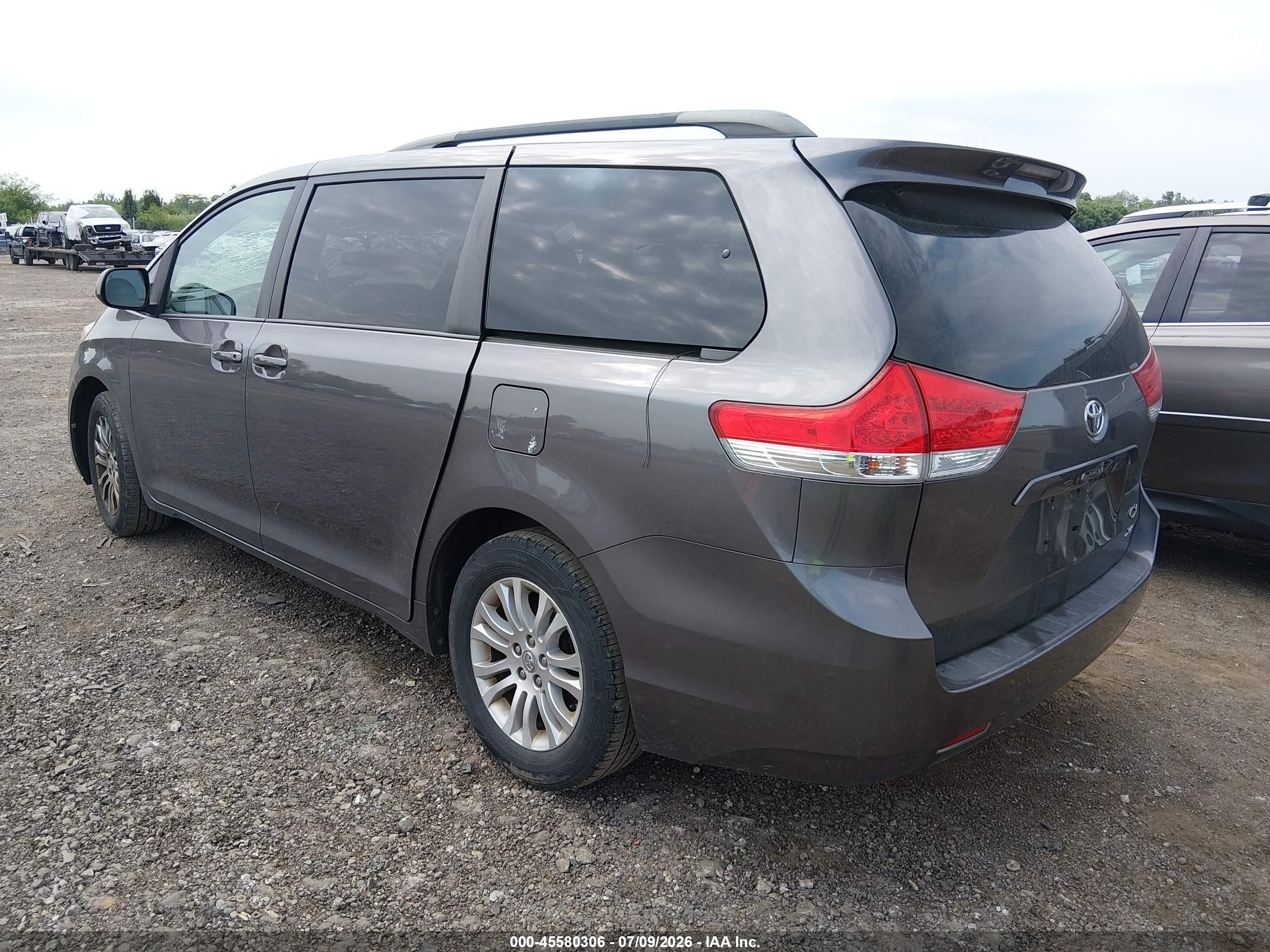 2013 Toyota Sienna Xle V6 8 Passenger Серый vin: 5TDYK3DC5DS318279