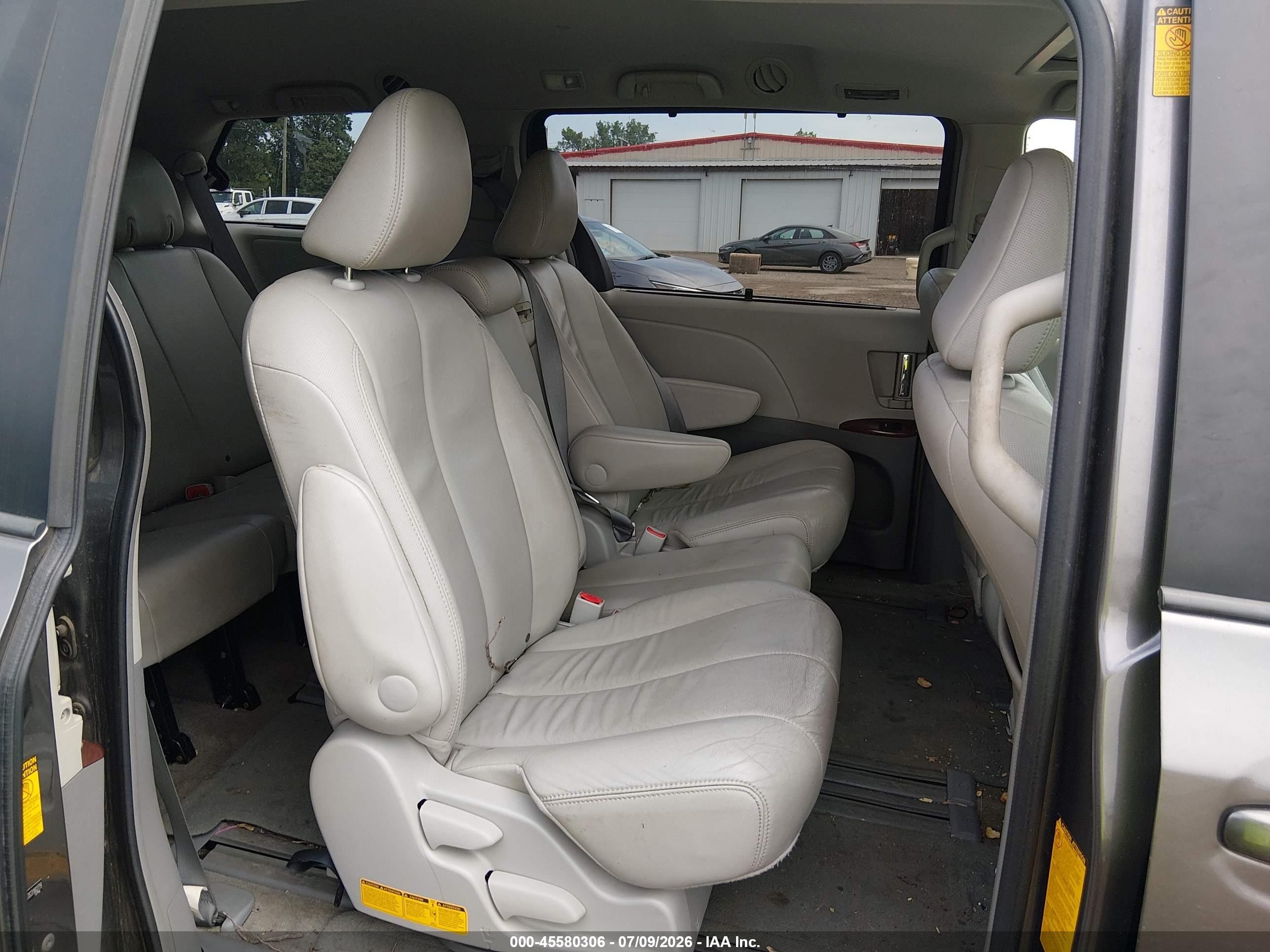 2013 Toyota Sienna Xle V6 8 Passenger Серый vin: 5TDYK3DC5DS318279