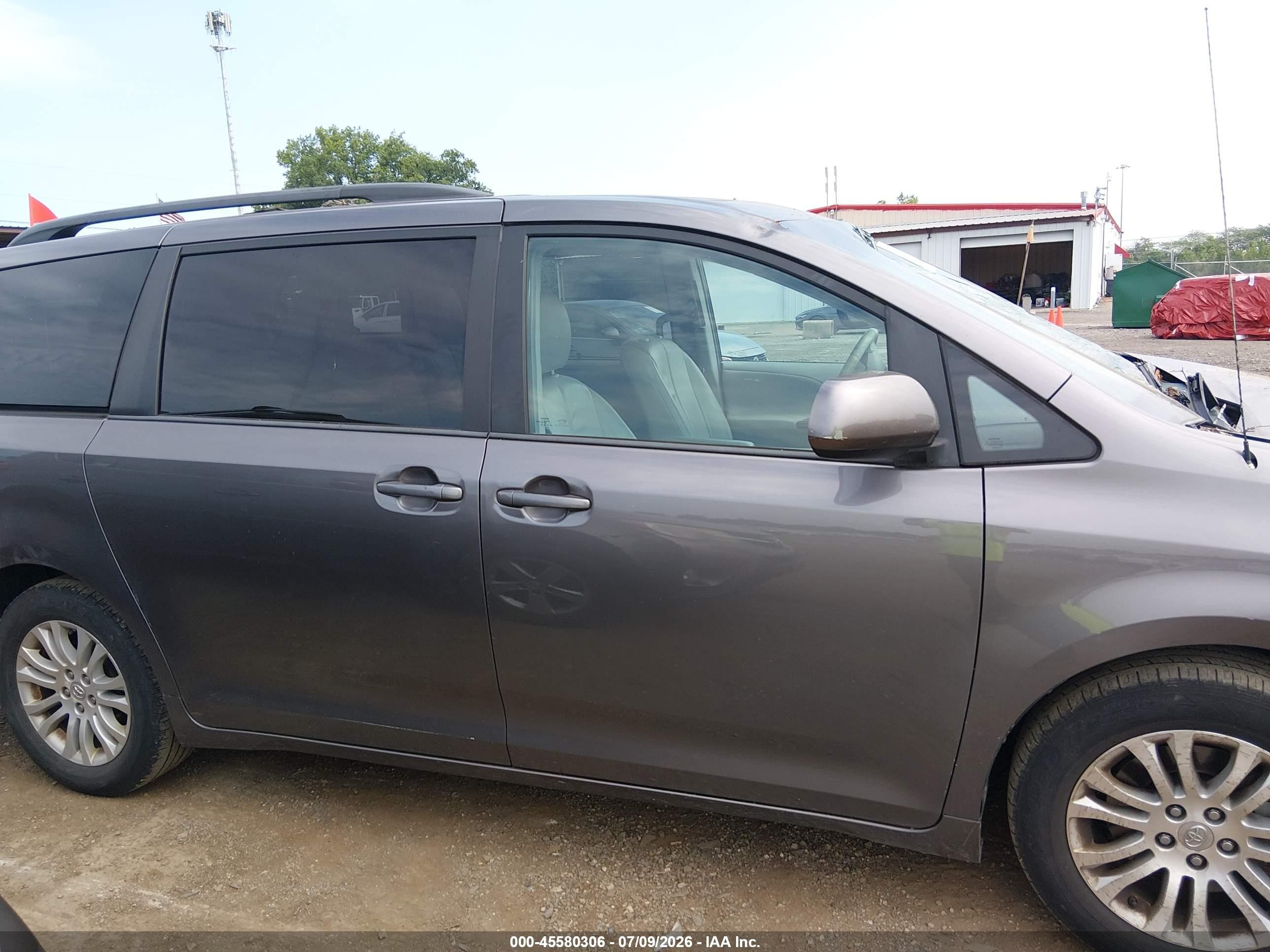 2013 Toyota Sienna Xle V6 8 Passenger Серый vin: 5TDYK3DC5DS318279