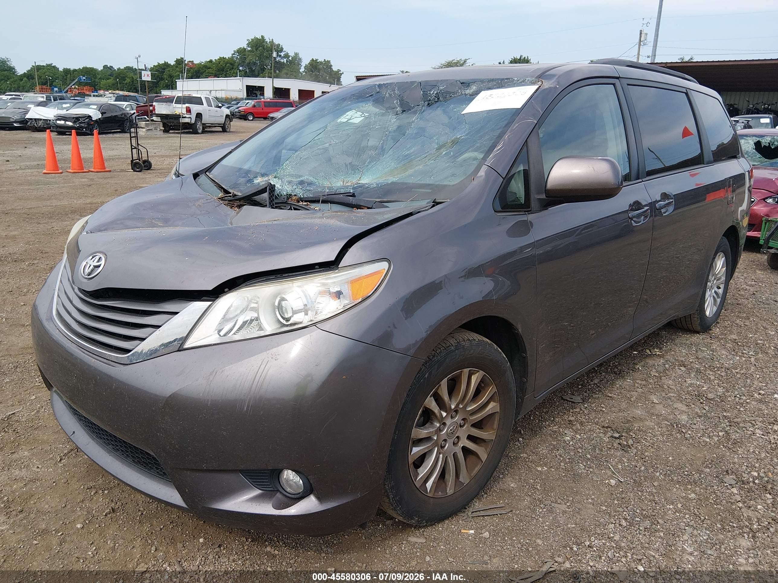2013 Toyota Sienna Xle V6 8 Passenger Серый vin: 5TDYK3DC5DS318279