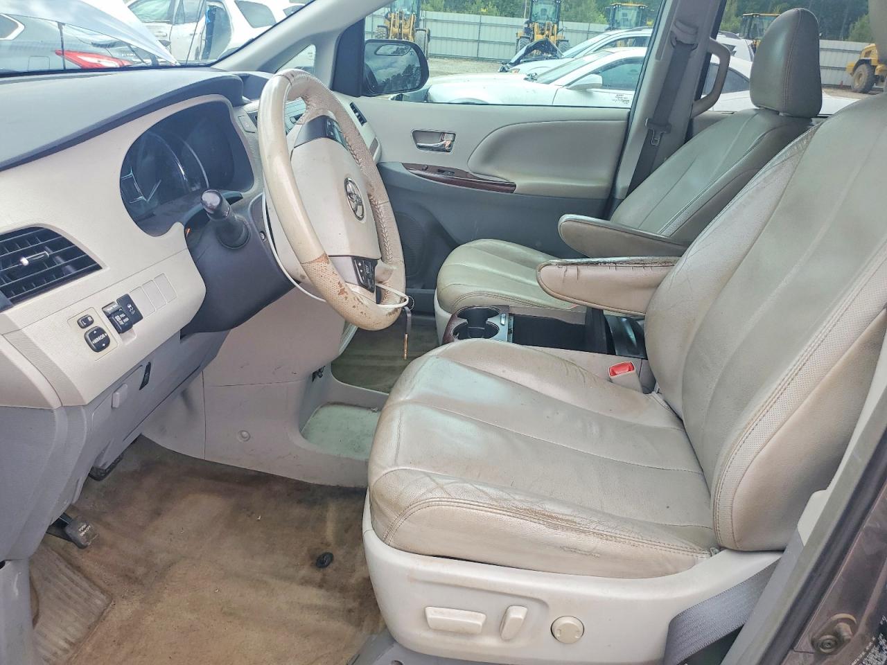 2013 Toyota Sienna Xle 8-passenger Gray vin: 5TDYK3DC5DS323062