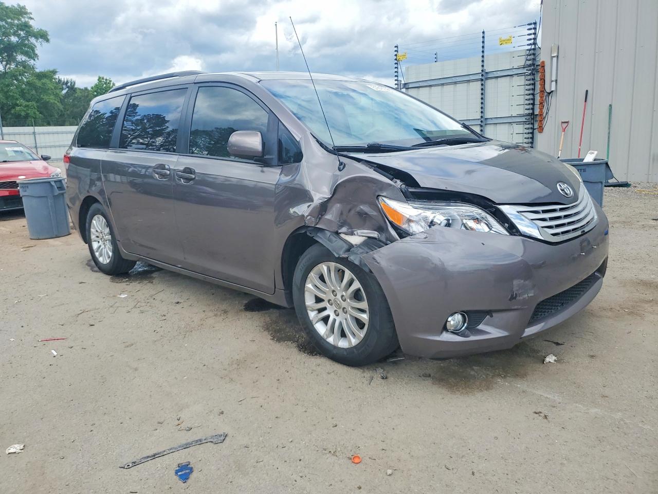 2013 Toyota Sienna Xle 8-passenger Gray vin: 5TDYK3DC5DS323062