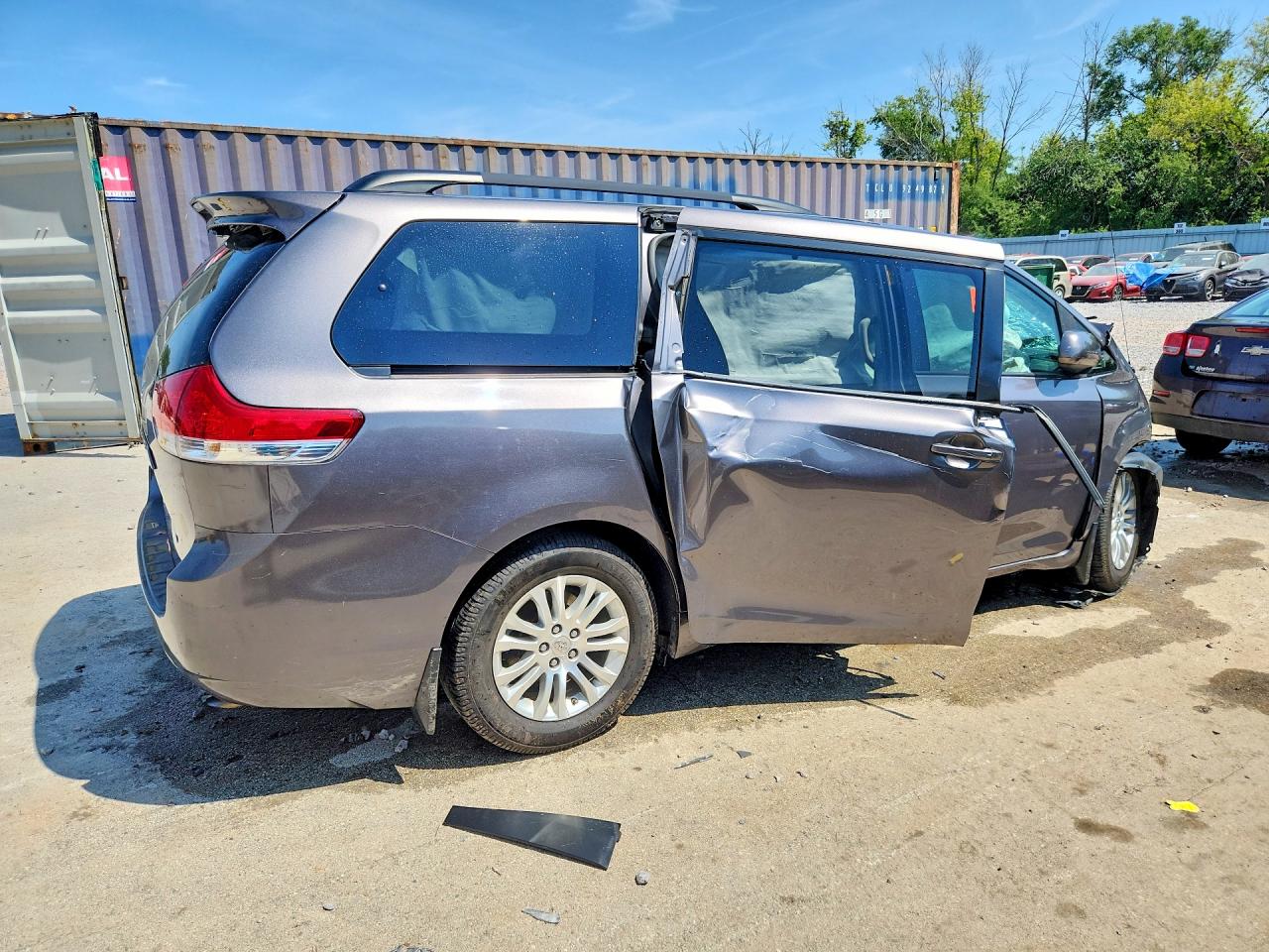 2013 Toyota Sienna Xle 8-passenger Gray vin: 5TDYK3DC5DS335888