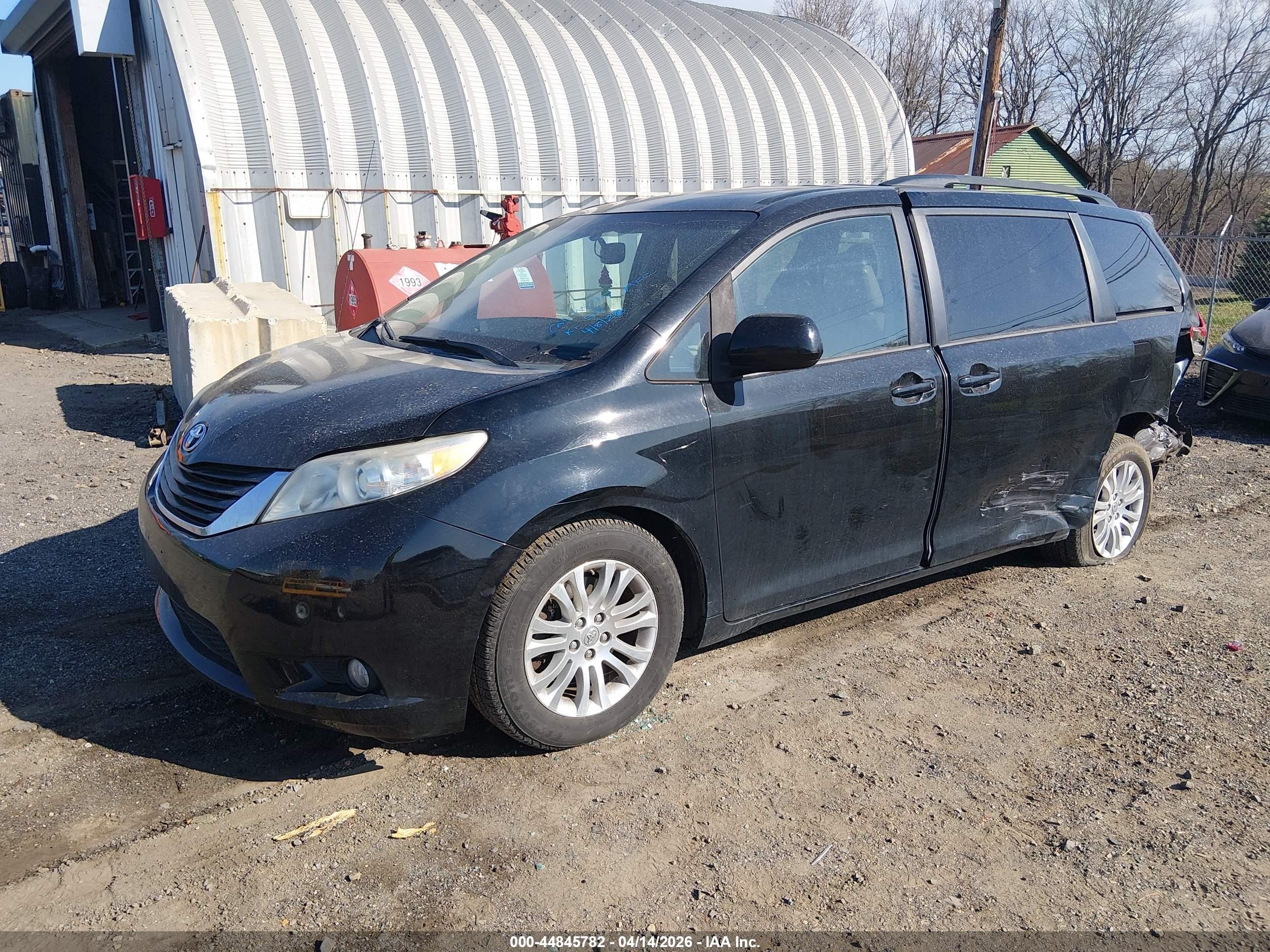 2013 Toyota Sienna Xle V6 8 Passenger Black vin: 5TDYK3DC5DS359575