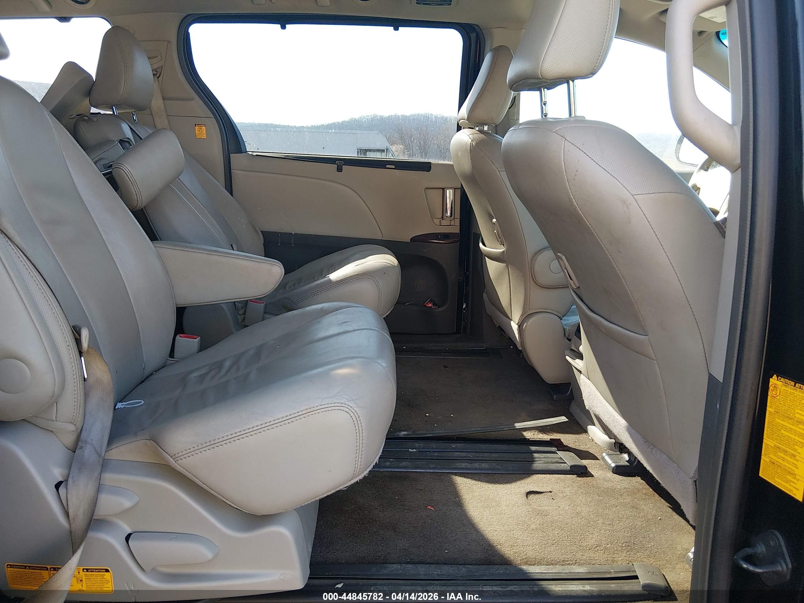 2013 Toyota Sienna Xle V6 8 Passenger Black vin: 5TDYK3DC5DS359575