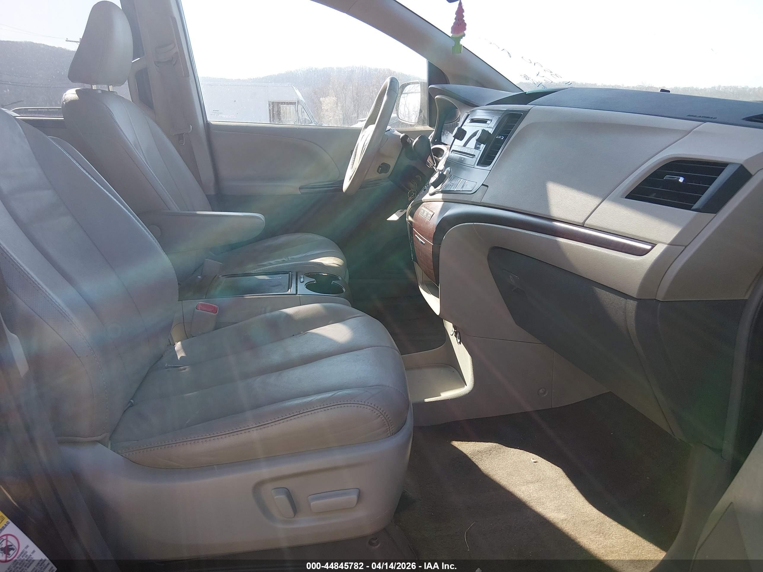 2013 Toyota Sienna Xle V6 8 Passenger Black vin: 5TDYK3DC5DS359575