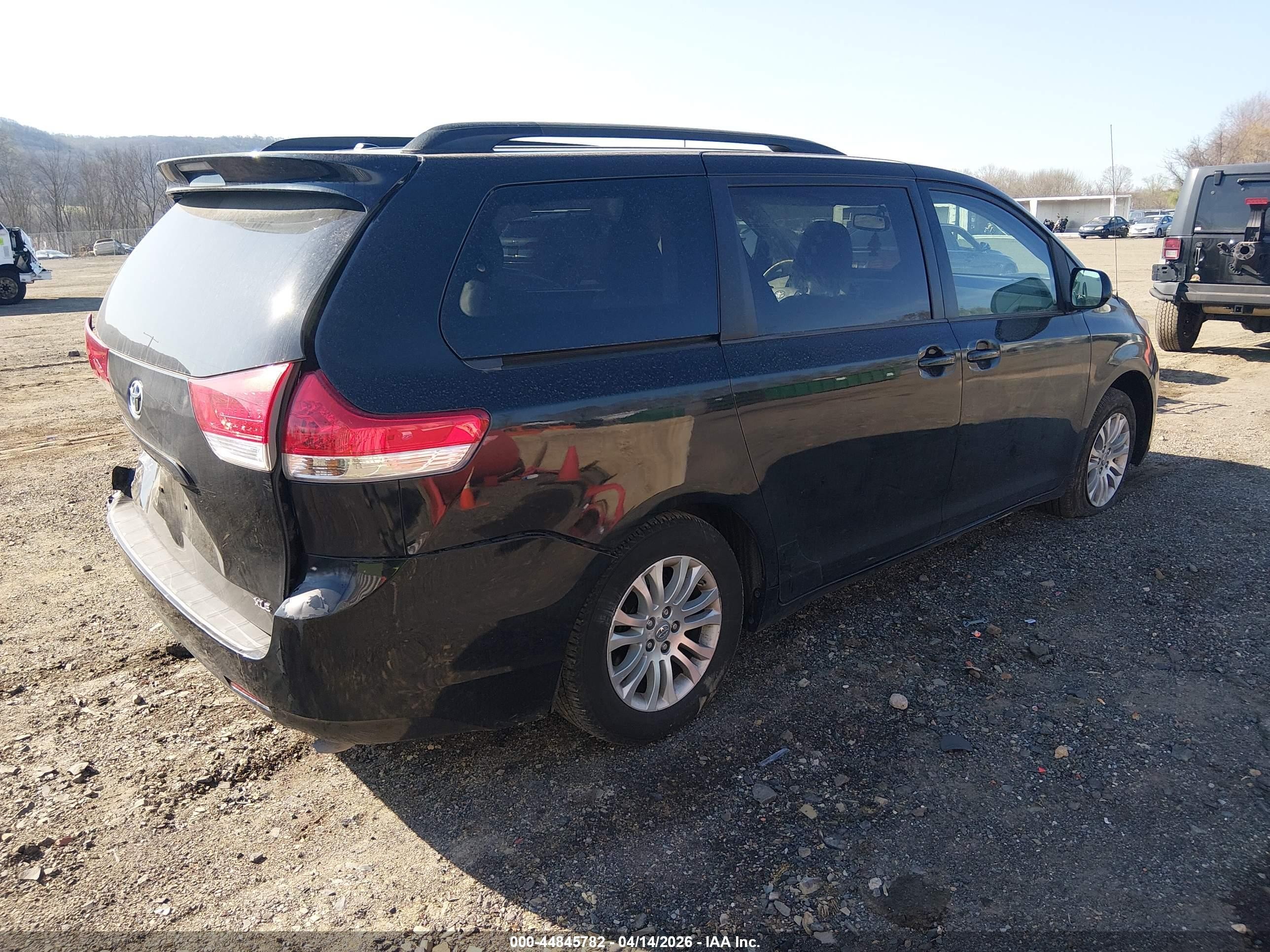 2013 Toyota Sienna Xle V6 8 Passenger Black vin: 5TDYK3DC5DS359575