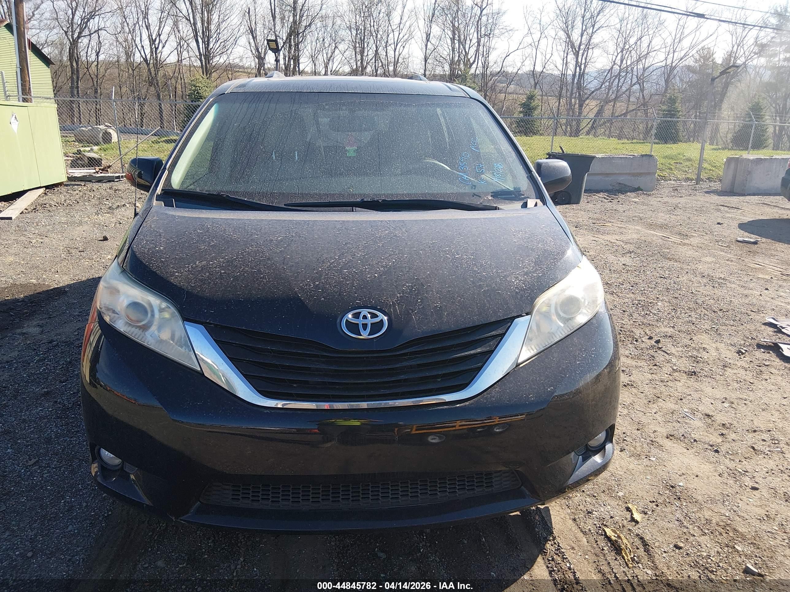 2013 Toyota Sienna Xle V6 8 Passenger Black vin: 5TDYK3DC5DS359575