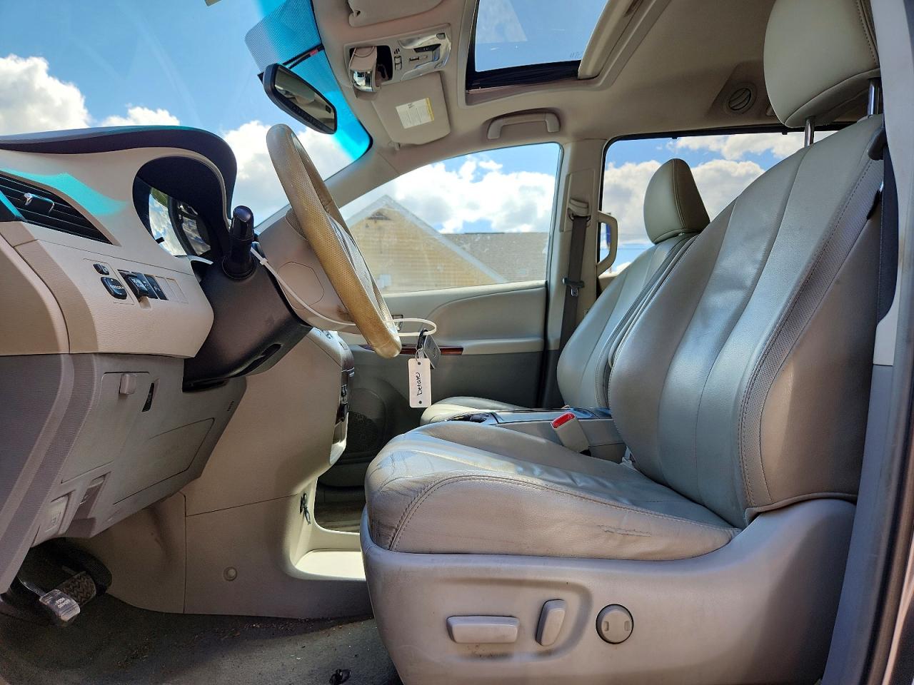 2013 Toyota Sienna Xle 8-passenger Gray vin: 5TDYK3DC5DS362220