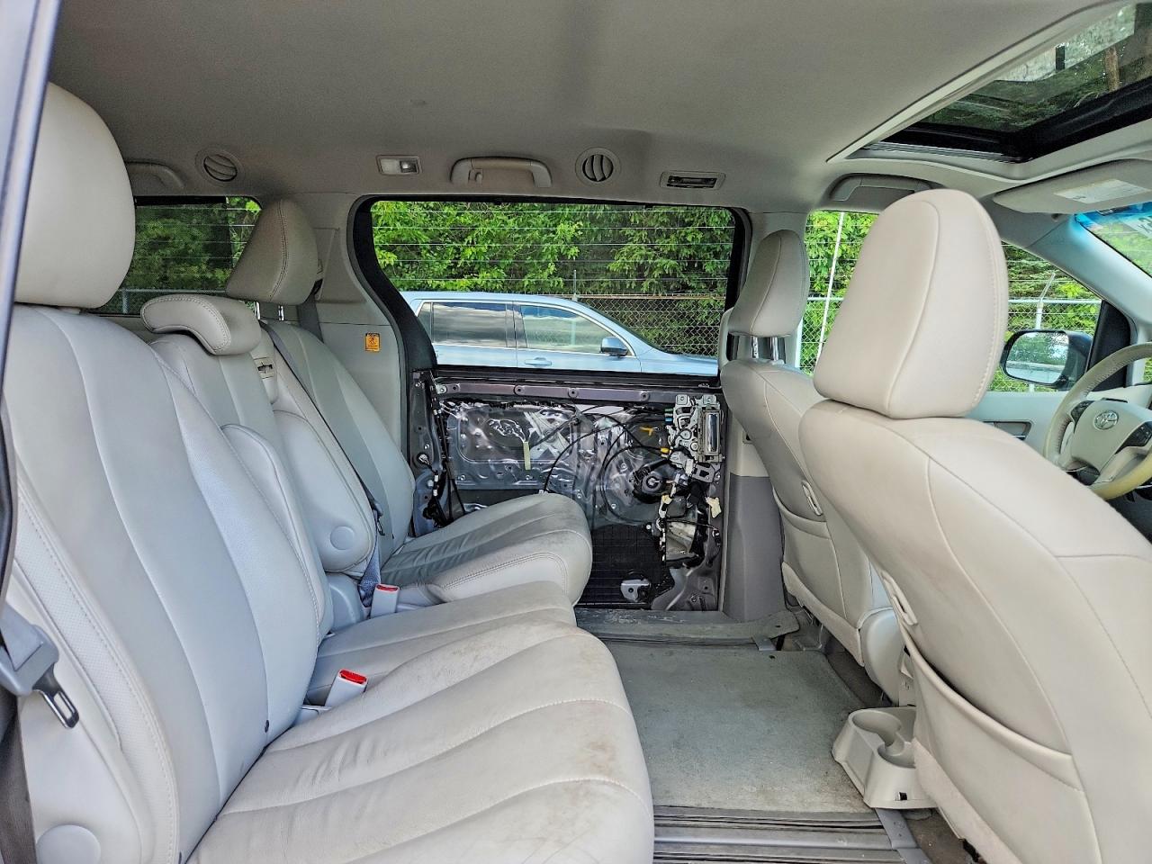 2013 Toyota Sienna Xle 8-passenger Gray vin: 5TDYK3DC5DS362220