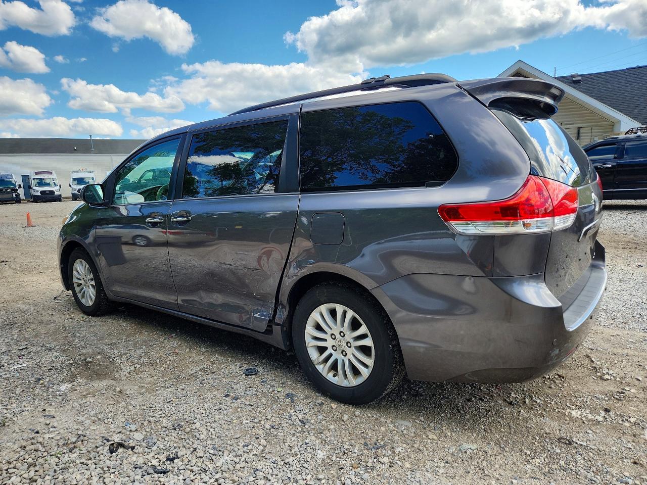 2013 Toyota Sienna Xle 8-passenger Gray vin: 5TDYK3DC5DS362220