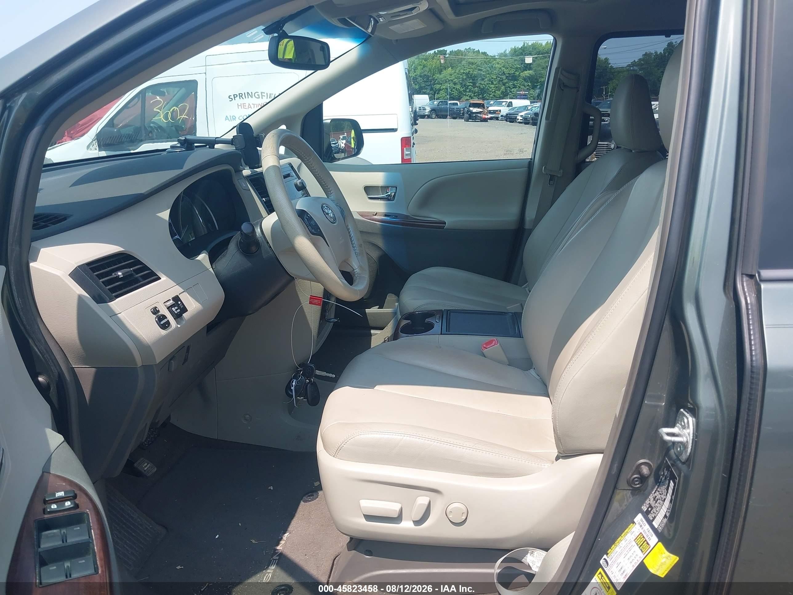 2013 Toyota Sienna Xle V6 8 Passenger Серый vin: 5TDYK3DC5DS373573