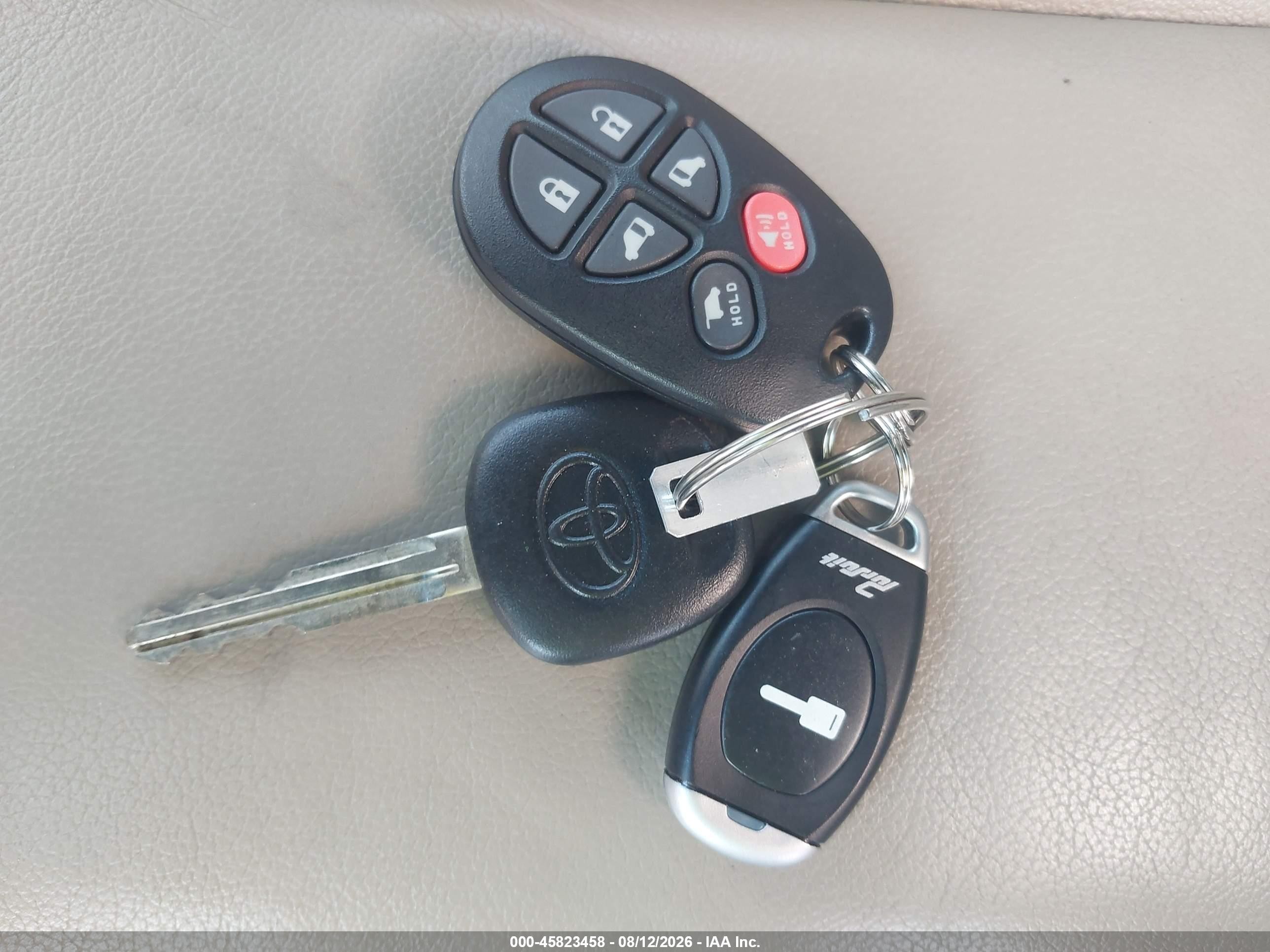 2013 Toyota Sienna Xle V6 8 Passenger Серый vin: 5TDYK3DC5DS373573
