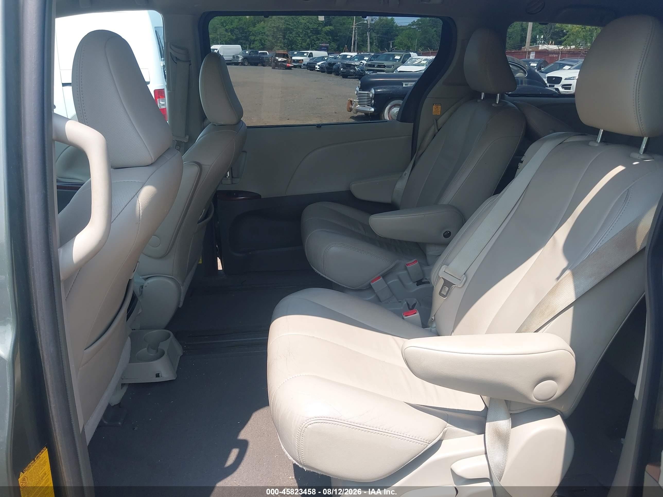 2013 Toyota Sienna Xle V6 8 Passenger Серый vin: 5TDYK3DC5DS373573