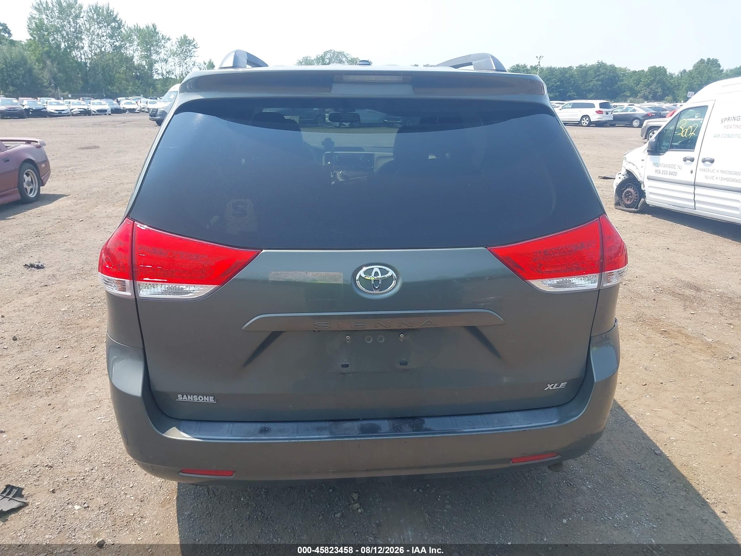 2013 Toyota Sienna Xle V6 8 Passenger Серый vin: 5TDYK3DC5DS373573