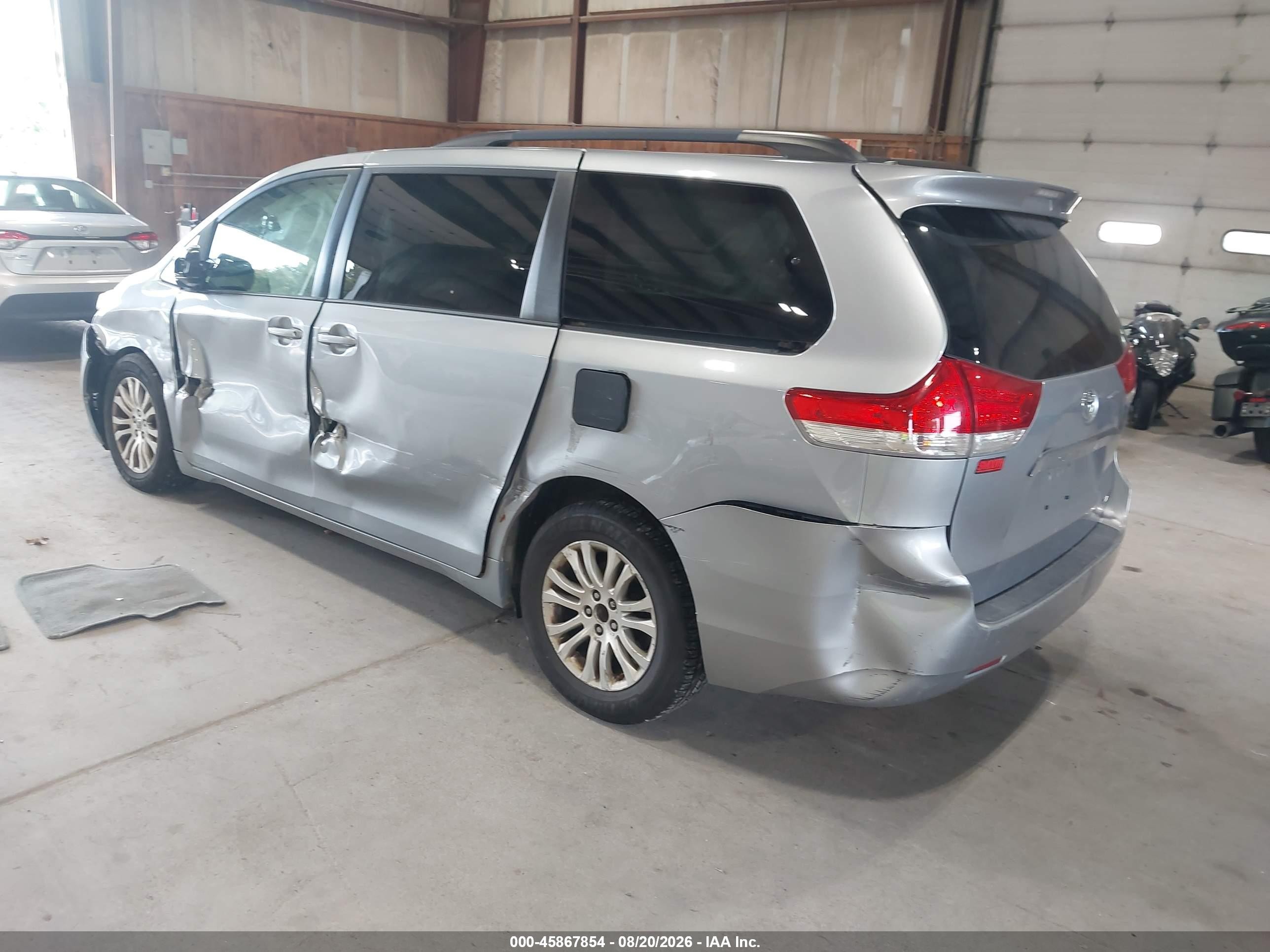 2013 Toyota Sienna Xle V6 8 Passenger Gray vin: 5TDYK3DC5DS388669