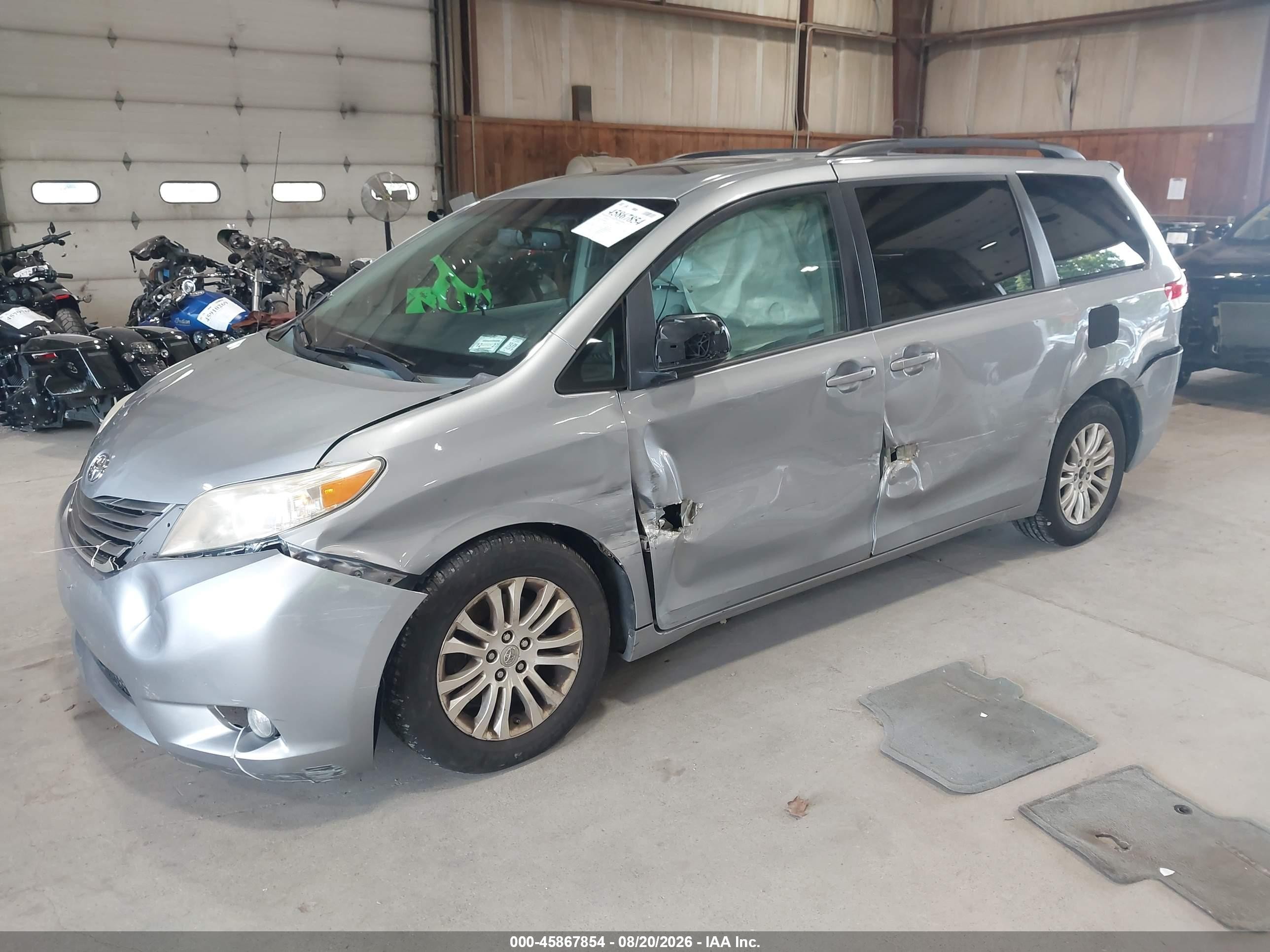 2013 Toyota Sienna Xle V6 8 Passenger Gray vin: 5TDYK3DC5DS388669