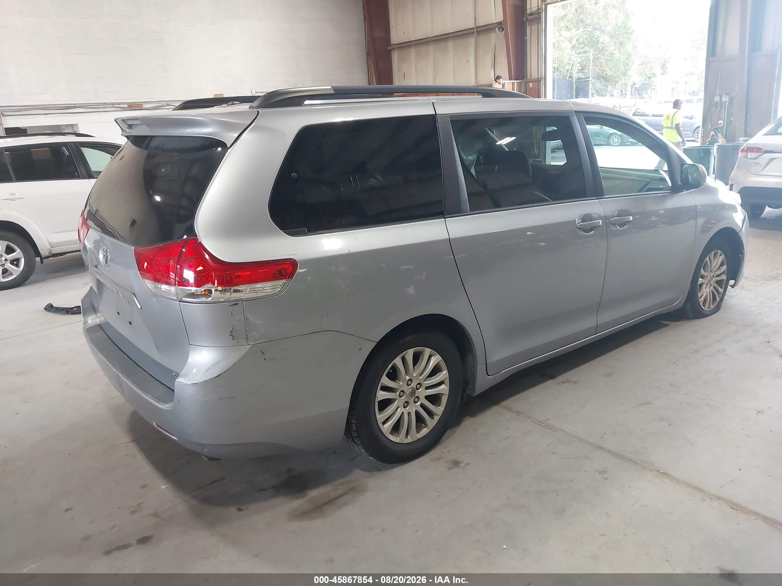 2013 Toyota Sienna Xle V6 8 Passenger Gray vin: 5TDYK3DC5DS388669