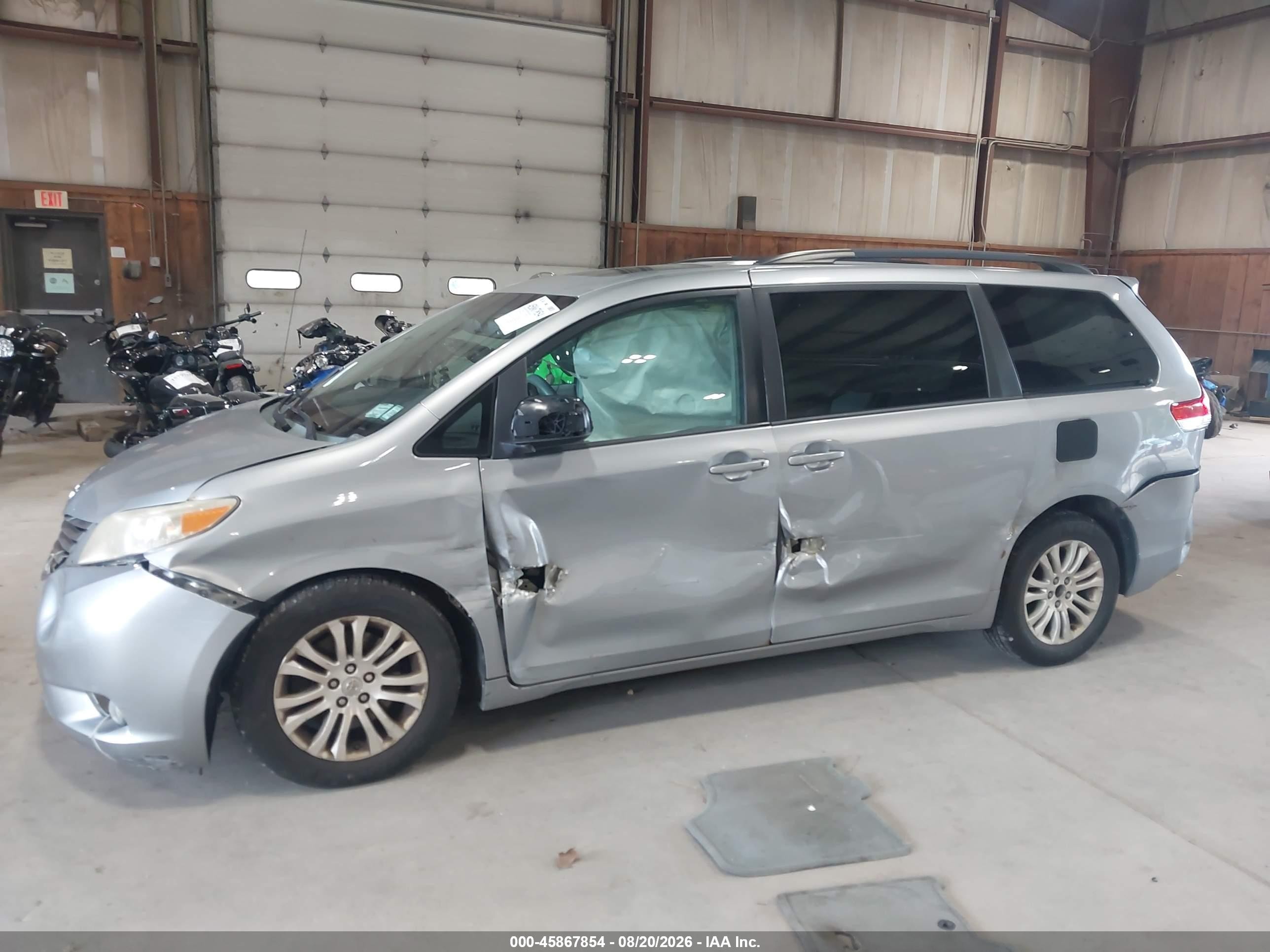 2013 Toyota Sienna Xle V6 8 Passenger Gray vin: 5TDYK3DC5DS388669