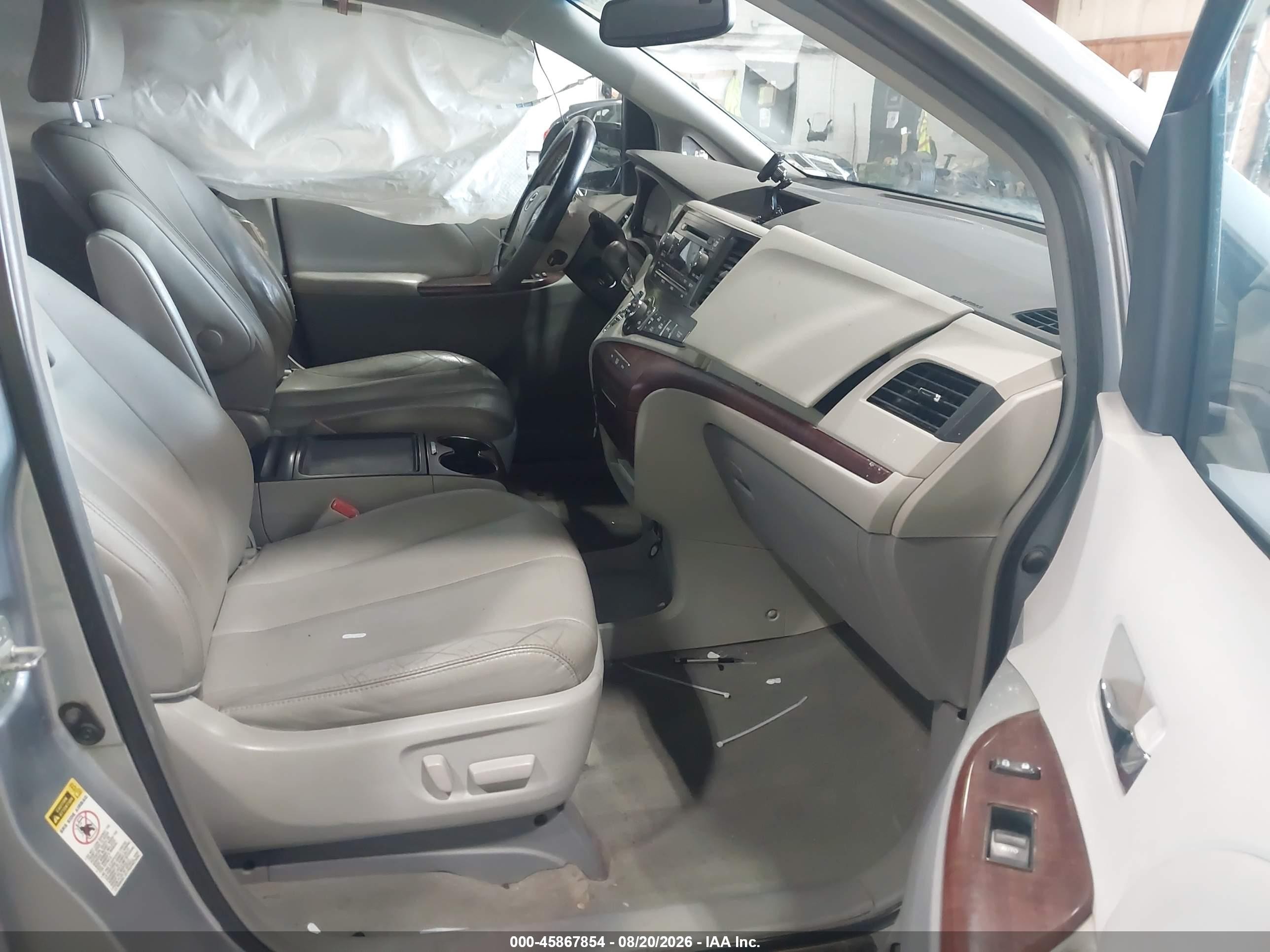 2013 Toyota Sienna Xle V6 8 Passenger Gray vin: 5TDYK3DC5DS388669
