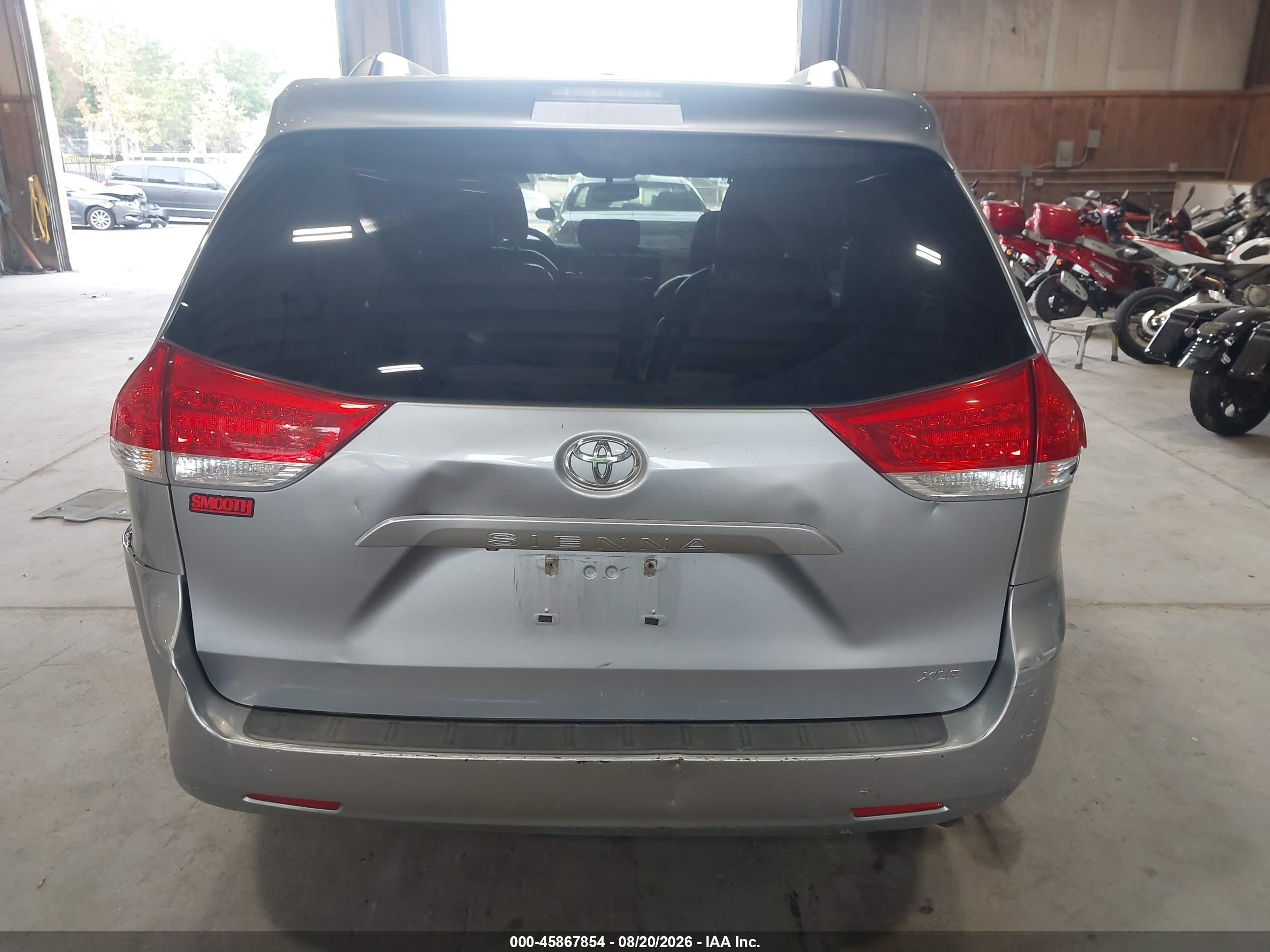 2013 Toyota Sienna Xle V6 8 Passenger Gray vin: 5TDYK3DC5DS388669