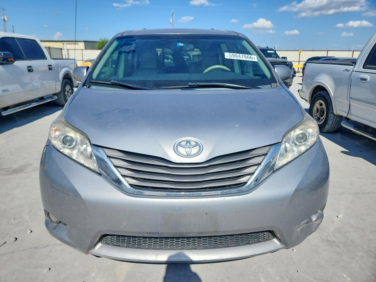 2013 Toyota Sienna Xle 8-passenger Серебряный vin: 5TDYK3DC5DS389627