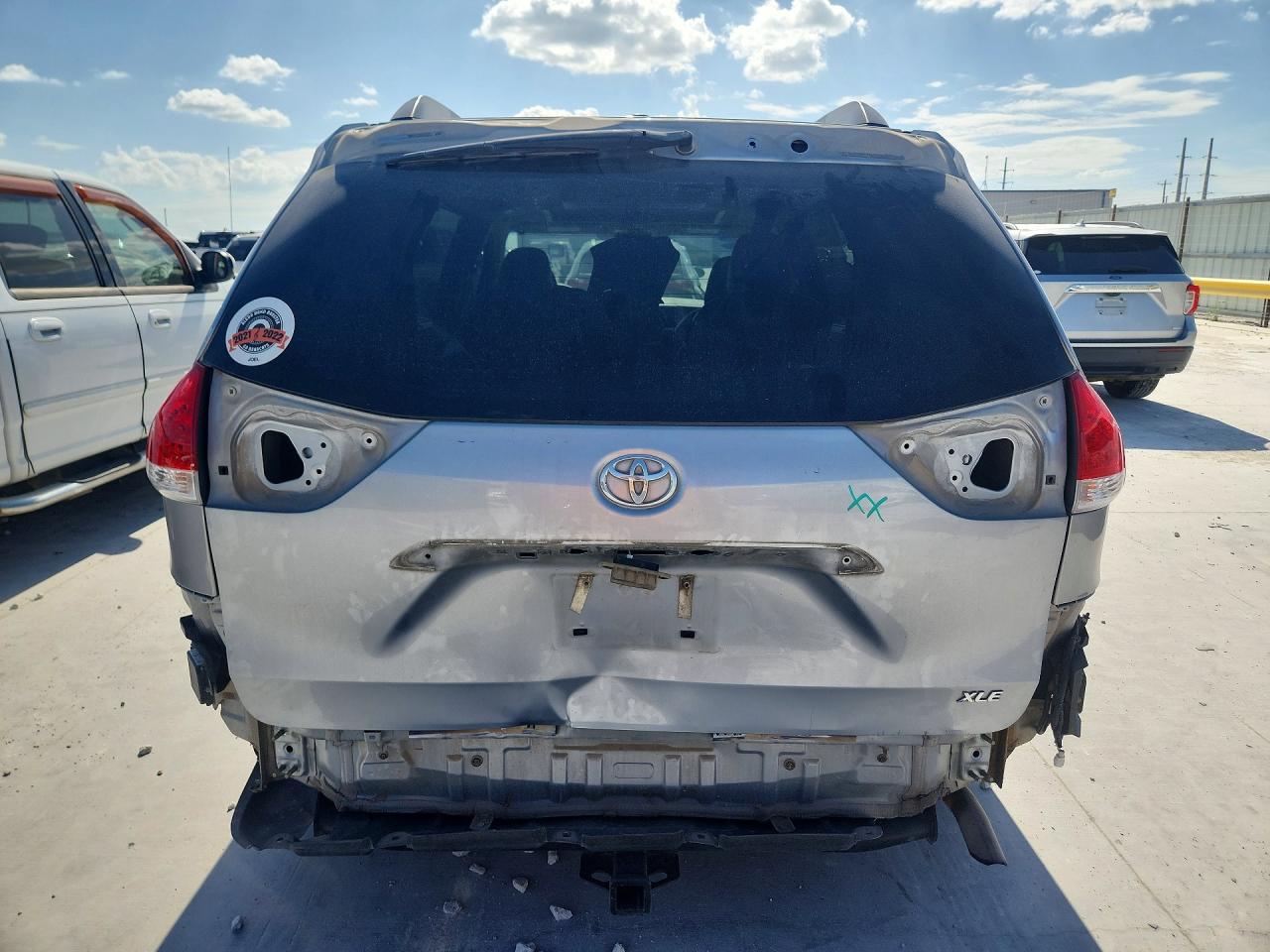 2013 Toyota Sienna Xle 8-passenger Серебряный vin: 5TDYK3DC5DS389627
