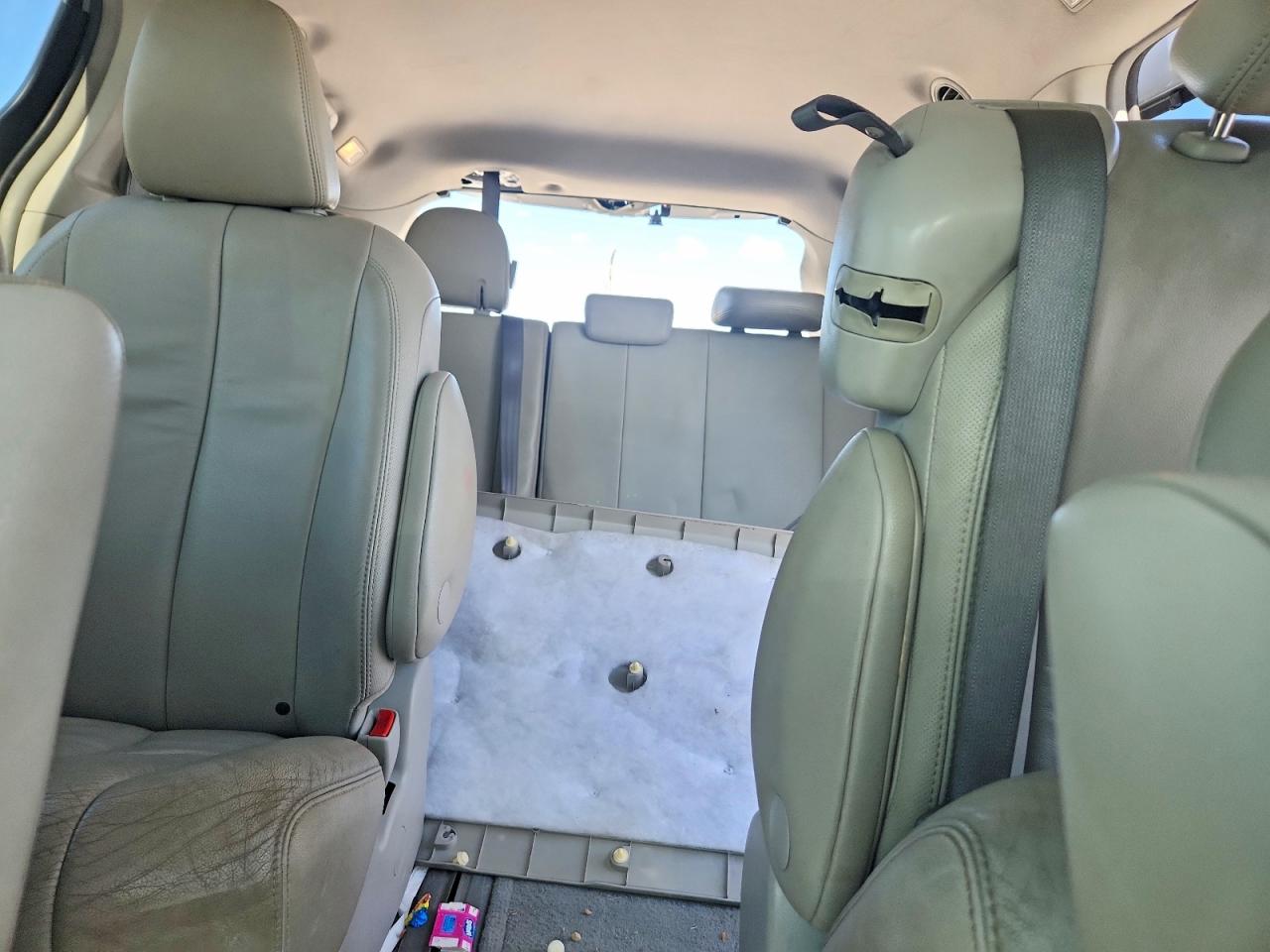 2013 Toyota Sienna Xle 8-passenger Серебряный vin: 5TDYK3DC5DS389627