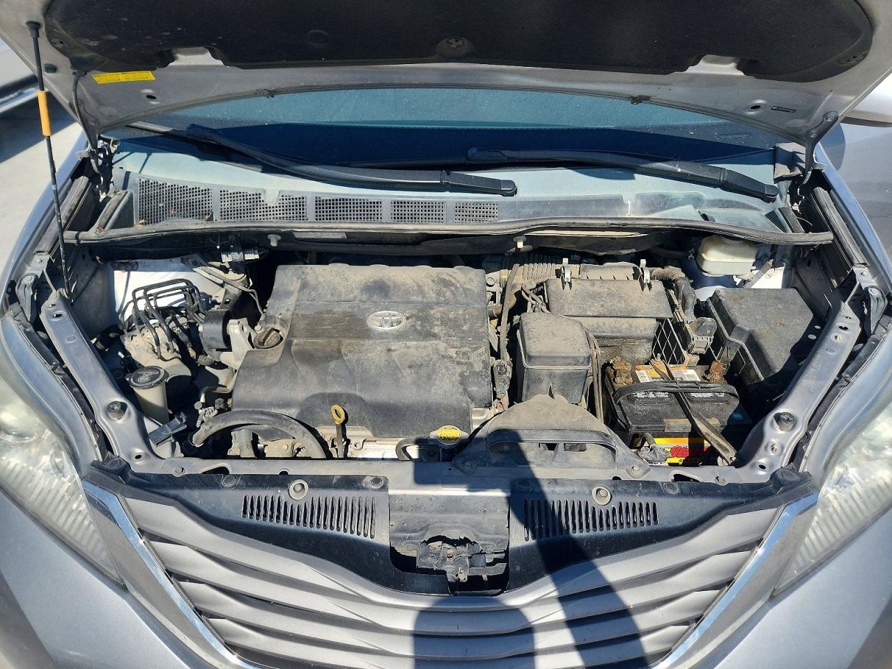 2013 Toyota Sienna Xle 8-passenger Серебряный vin: 5TDYK3DC5DS389627