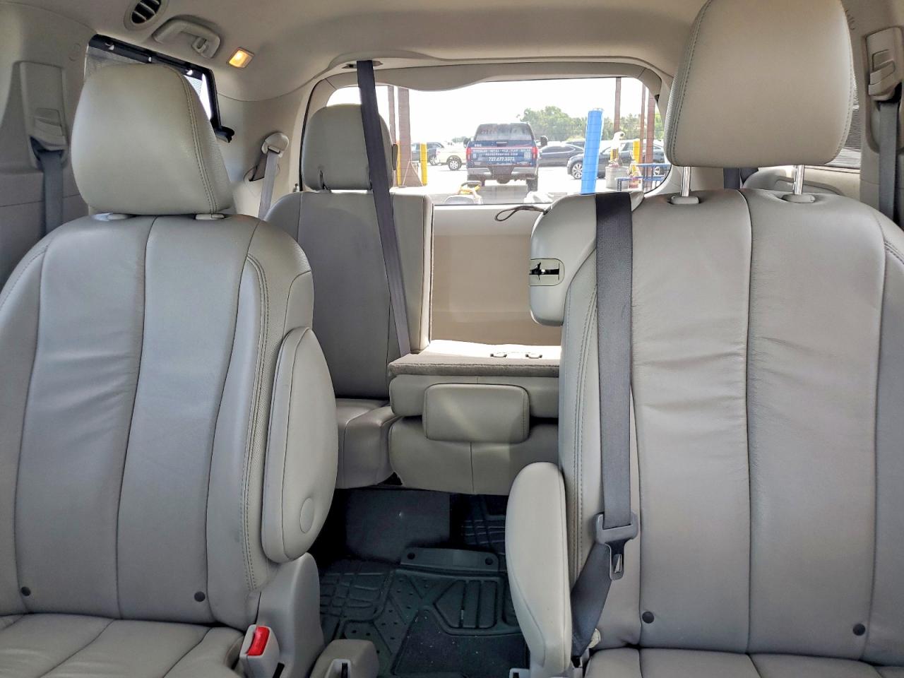 2013 Toyota Sienna Xle 8-passenger Gray vin: 5TDYK3DC5DS390728