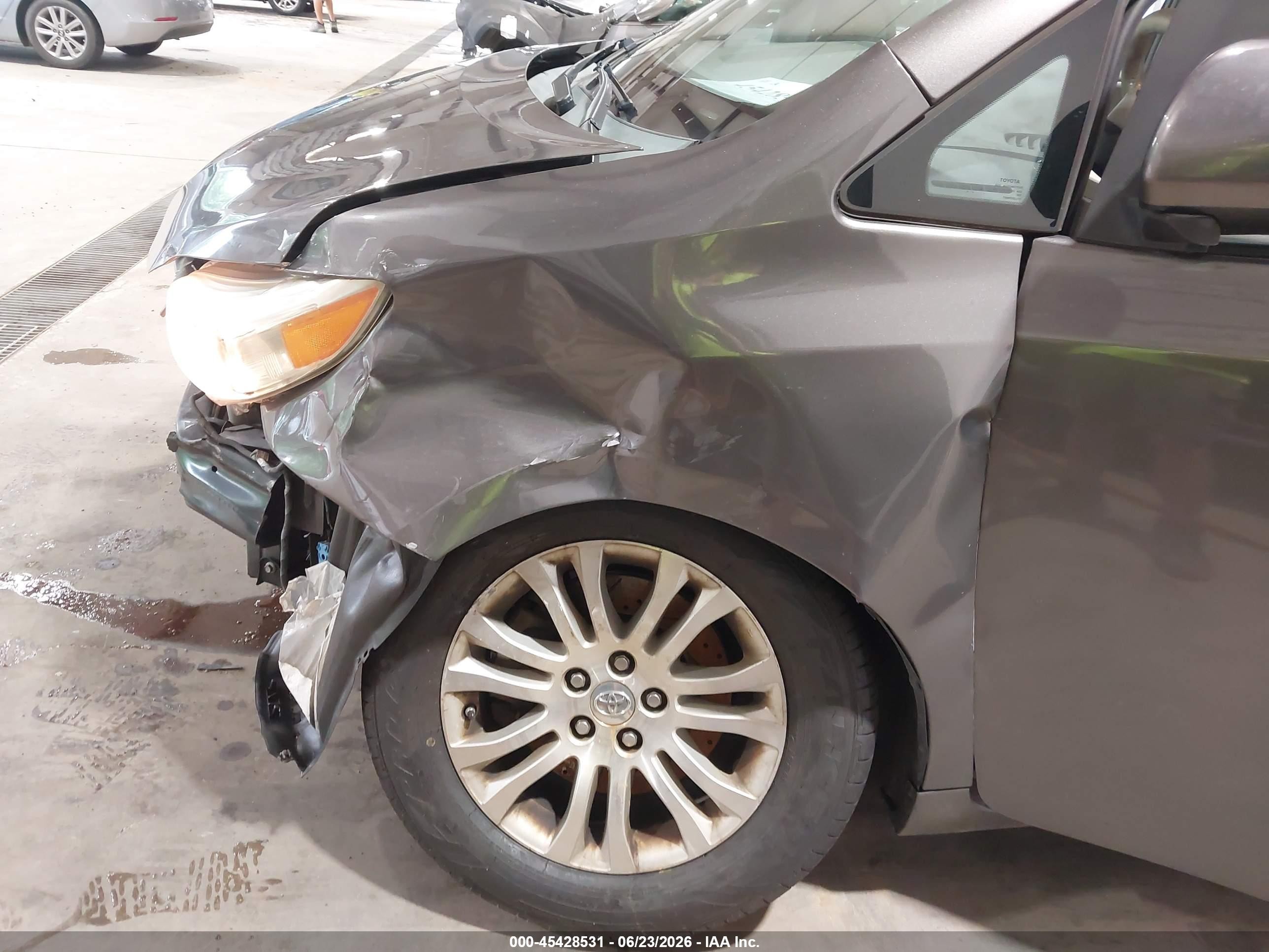 2014 Toyota Sienna Xle V6 8 Passenger Gray vin: 5TDYK3DC5ES419923
