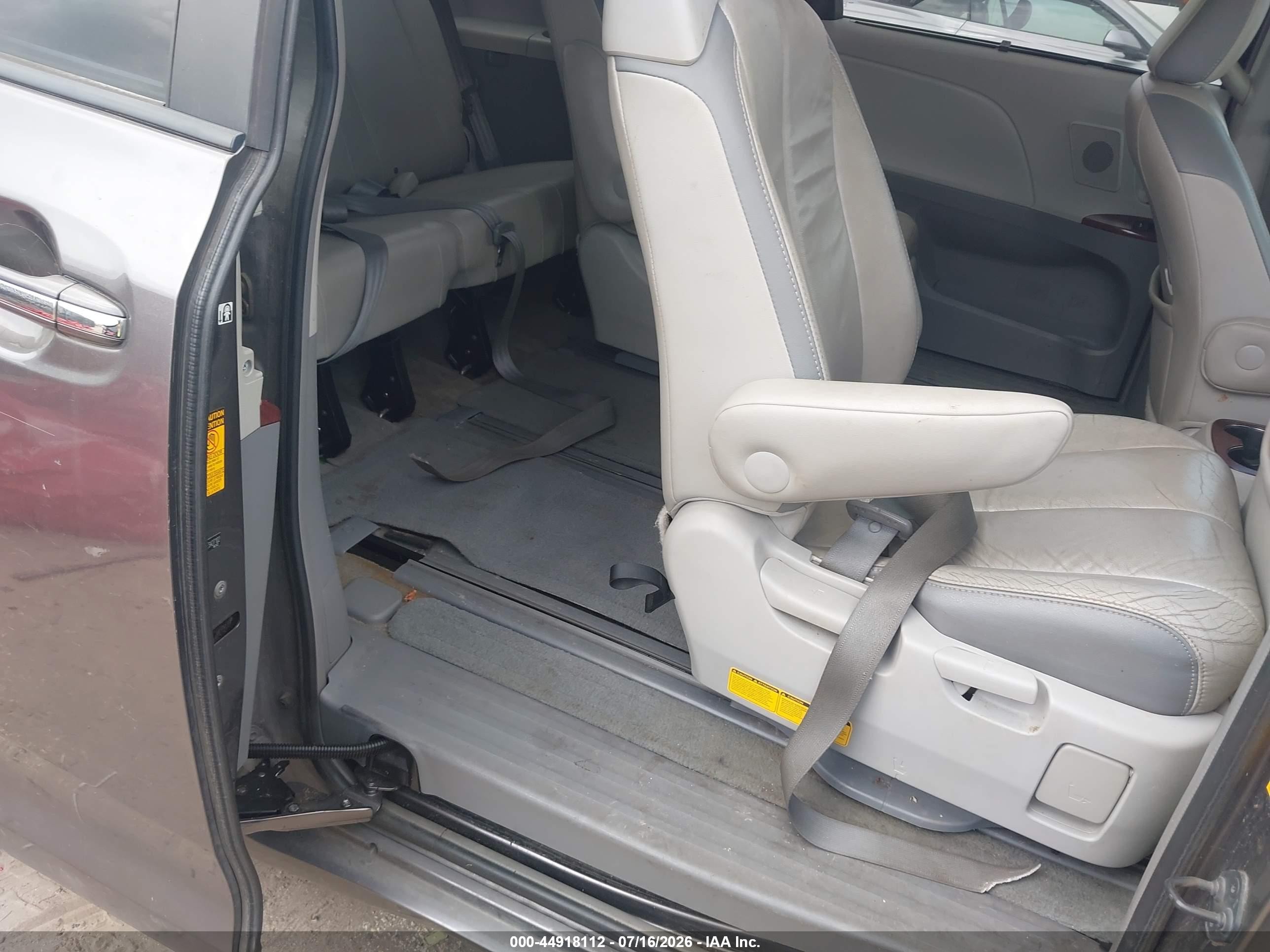 2014 Toyota Sienna Limited V6 7 Passenger Gray vin: 5TDYK3DC5ES427102