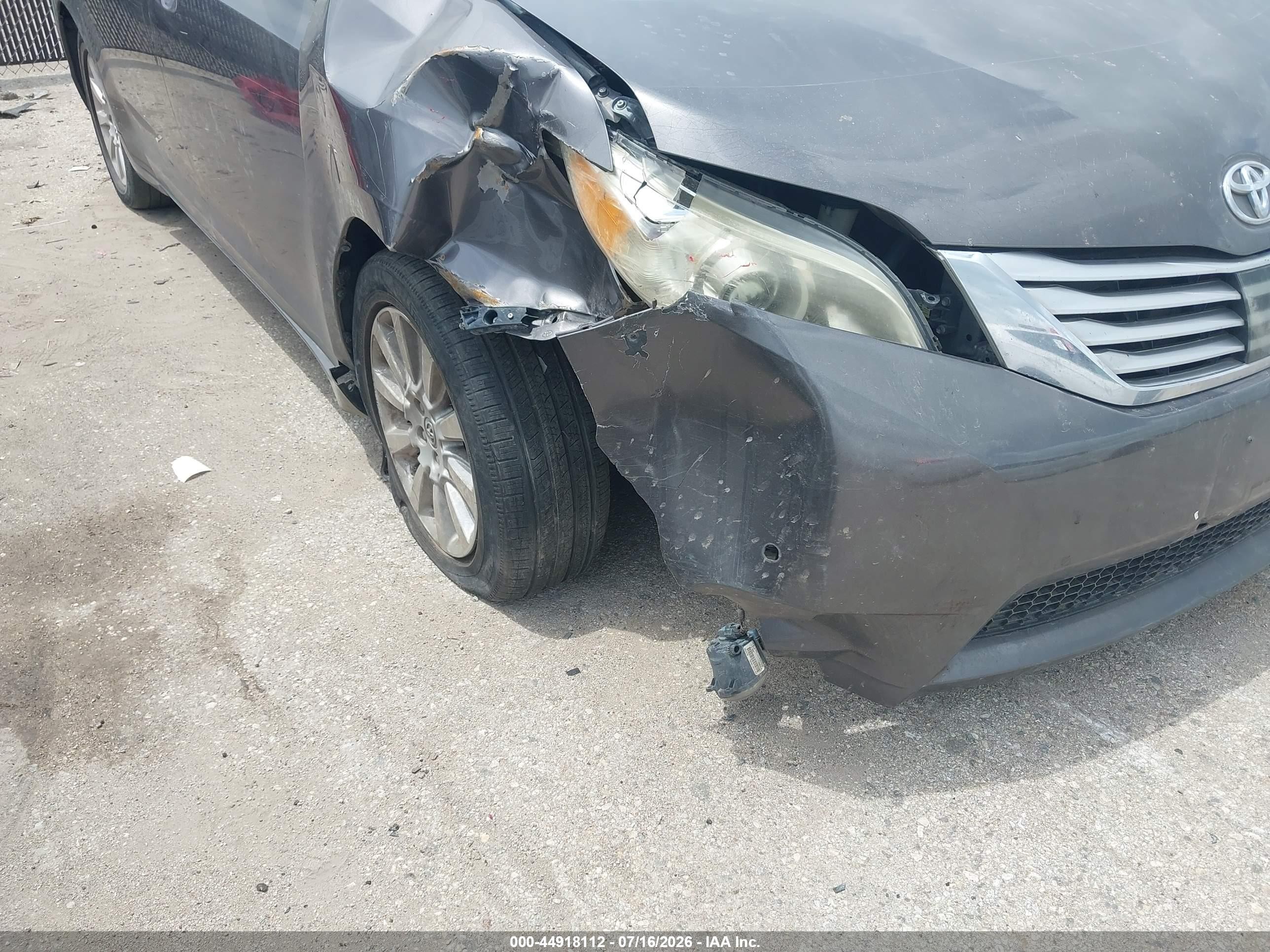 2014 Toyota Sienna Limited V6 7 Passenger Gray vin: 5TDYK3DC5ES427102
