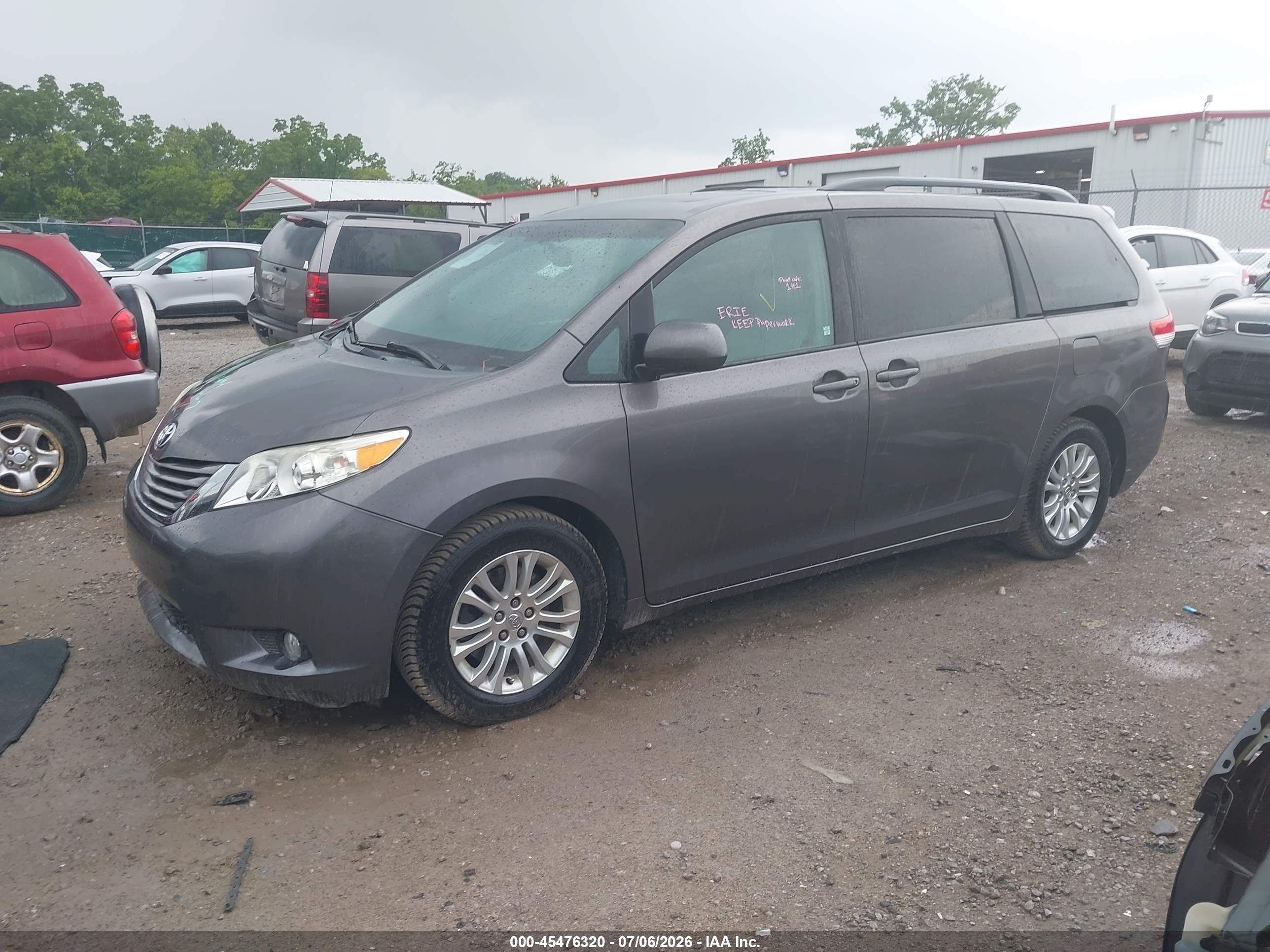 2014 Toyota Sienna Xle V6 8 Passenger Gray vin: 5TDYK3DC5ES438570