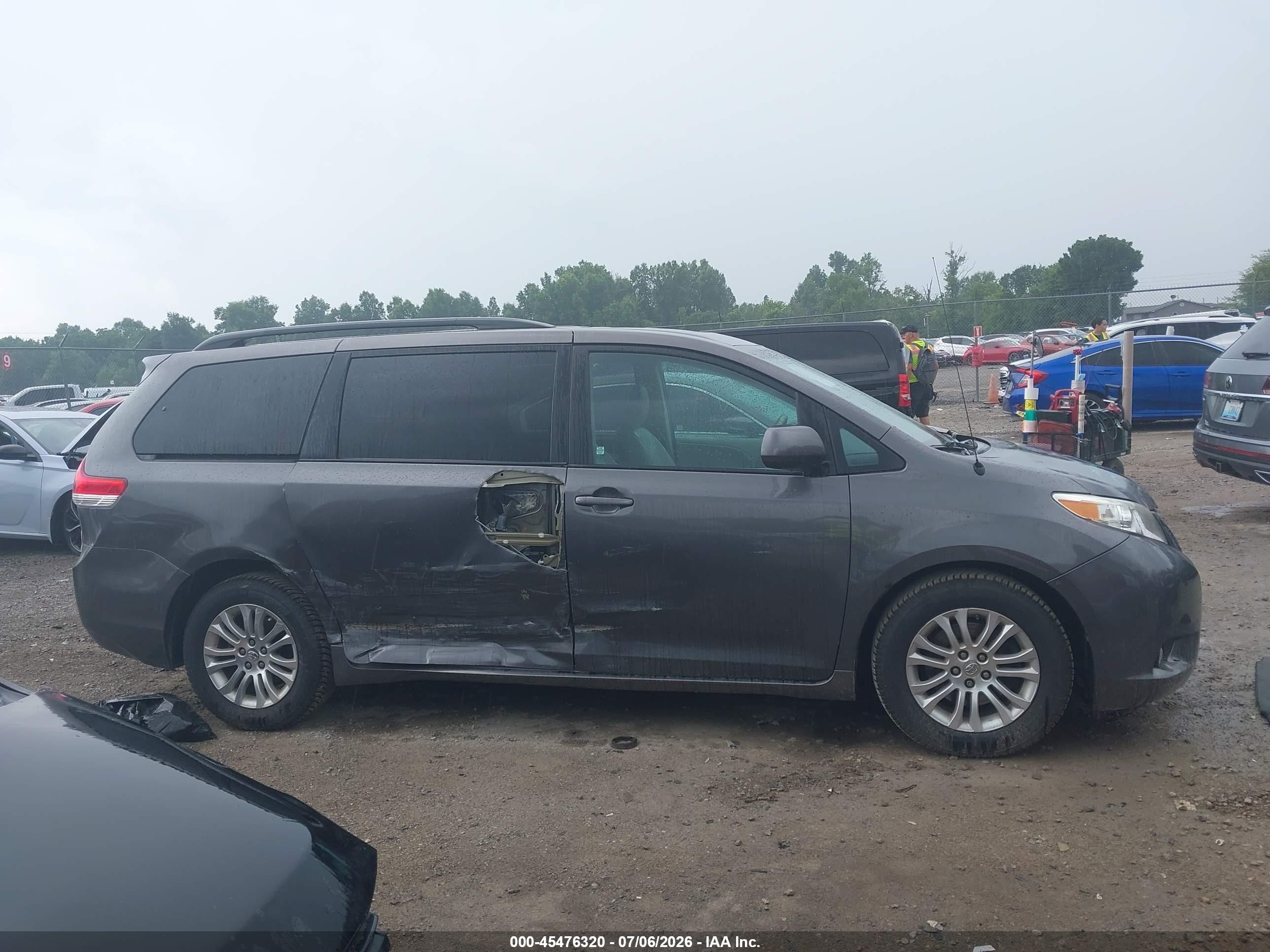 2014 Toyota Sienna Xle V6 8 Passenger Gray vin: 5TDYK3DC5ES438570