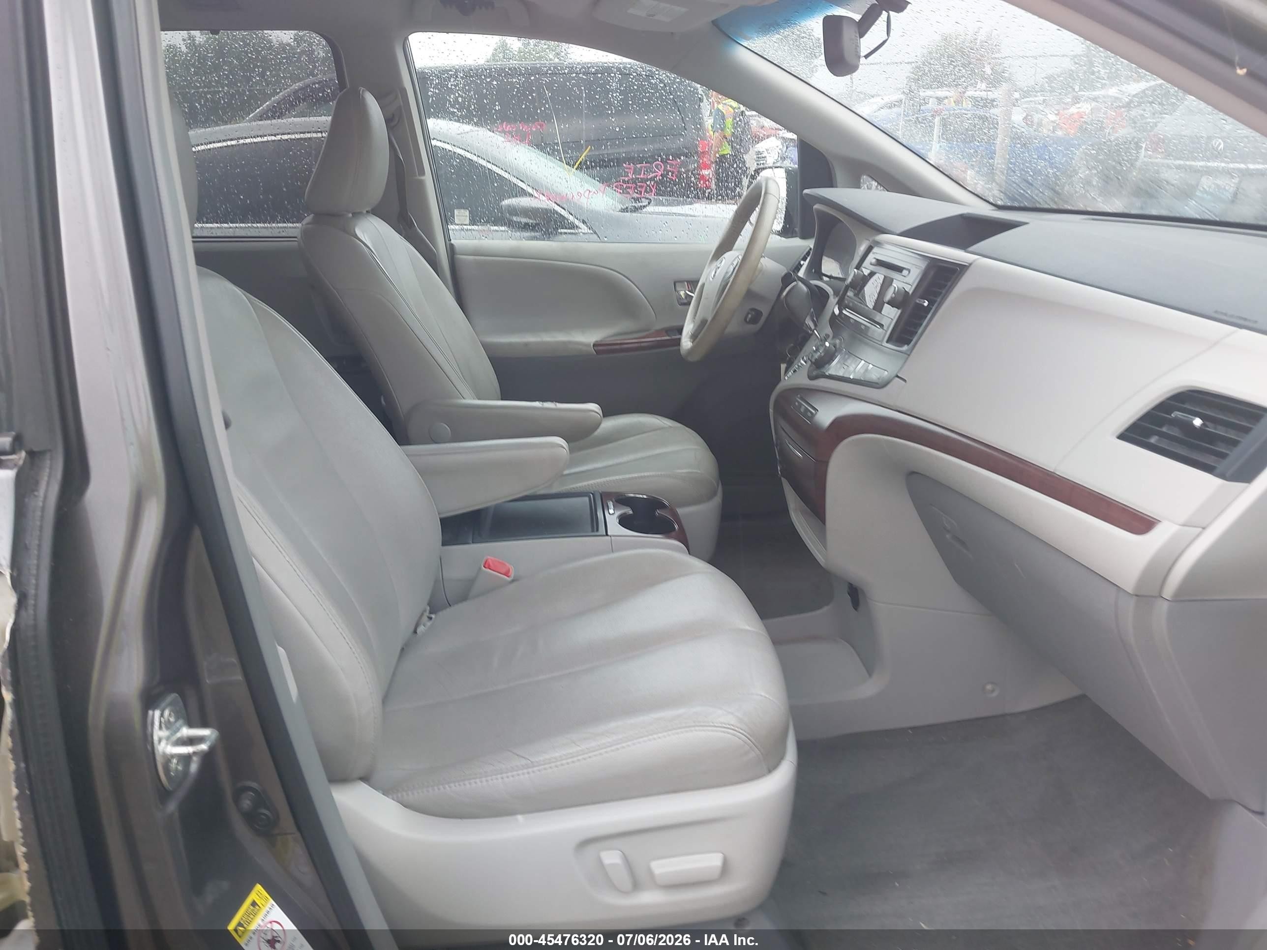 2014 Toyota Sienna Xle V6 8 Passenger Gray vin: 5TDYK3DC5ES438570