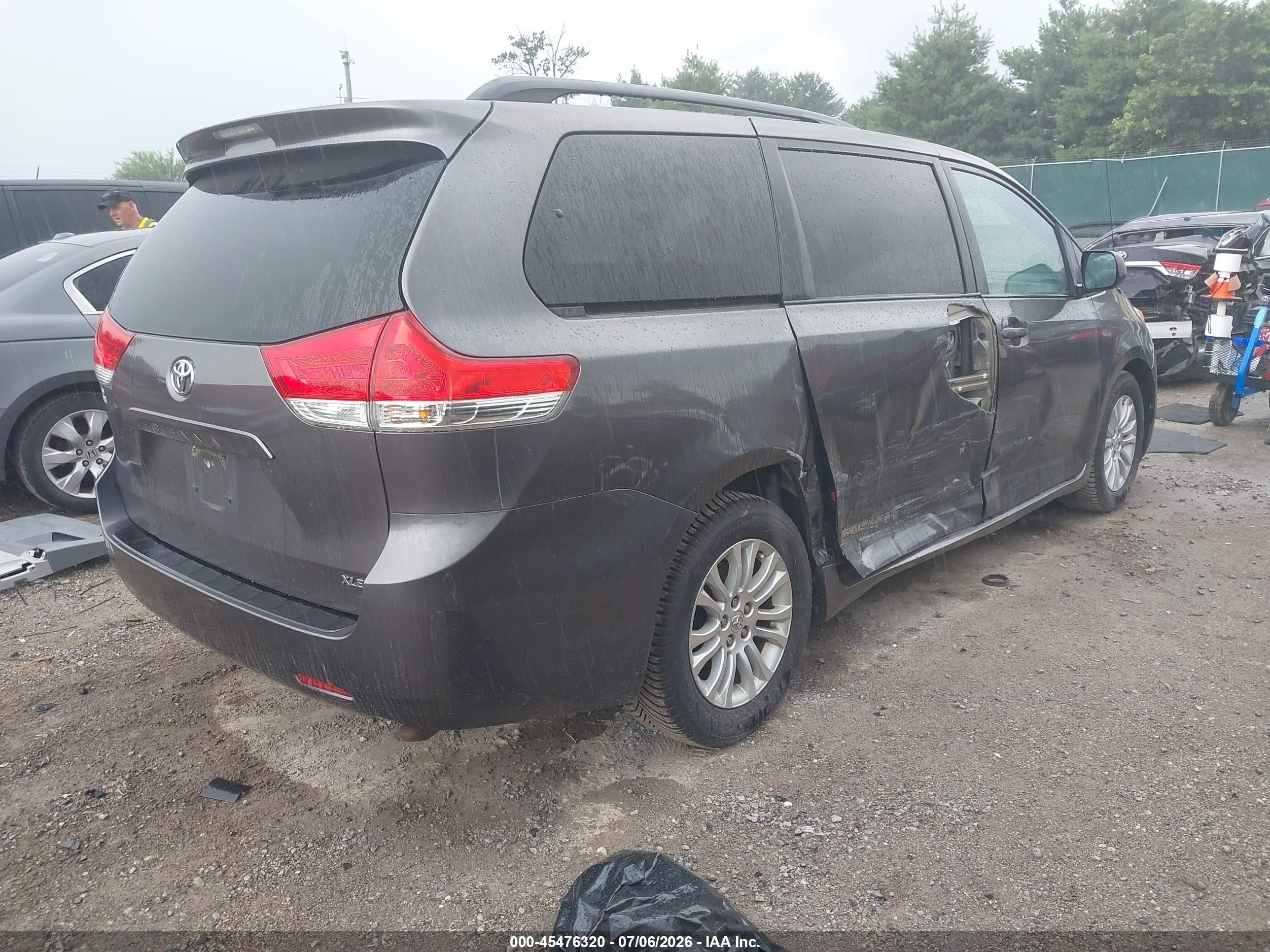 2014 Toyota Sienna Xle V6 8 Passenger Gray vin: 5TDYK3DC5ES438570