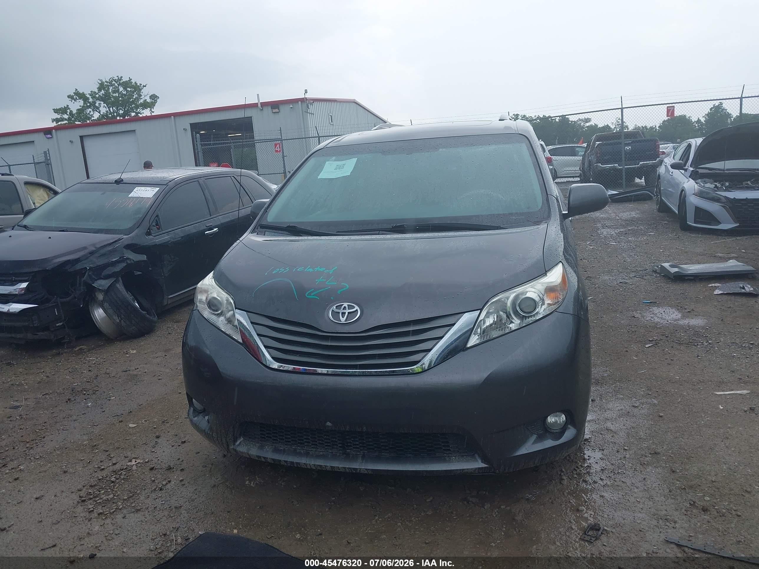 2014 Toyota Sienna Xle V6 8 Passenger Gray vin: 5TDYK3DC5ES438570