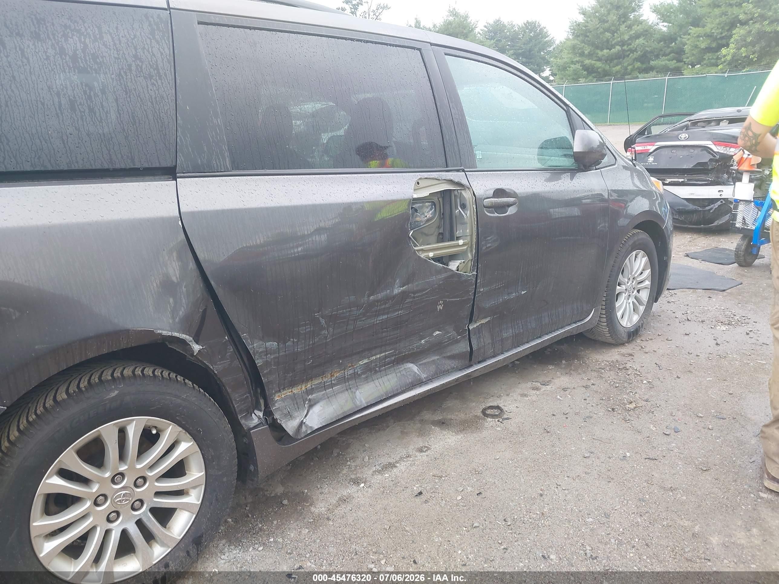 2014 Toyota Sienna Xle V6 8 Passenger Gray vin: 5TDYK3DC5ES438570