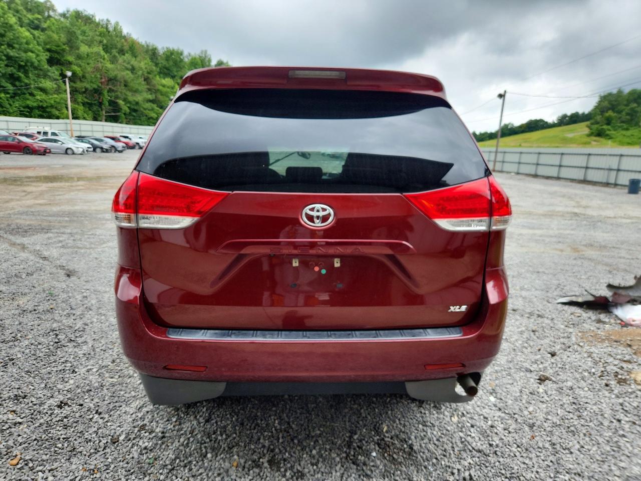 2014 Toyota Sienna Xle 8-passenger Burgundy vin: 5TDYK3DC5ES455935